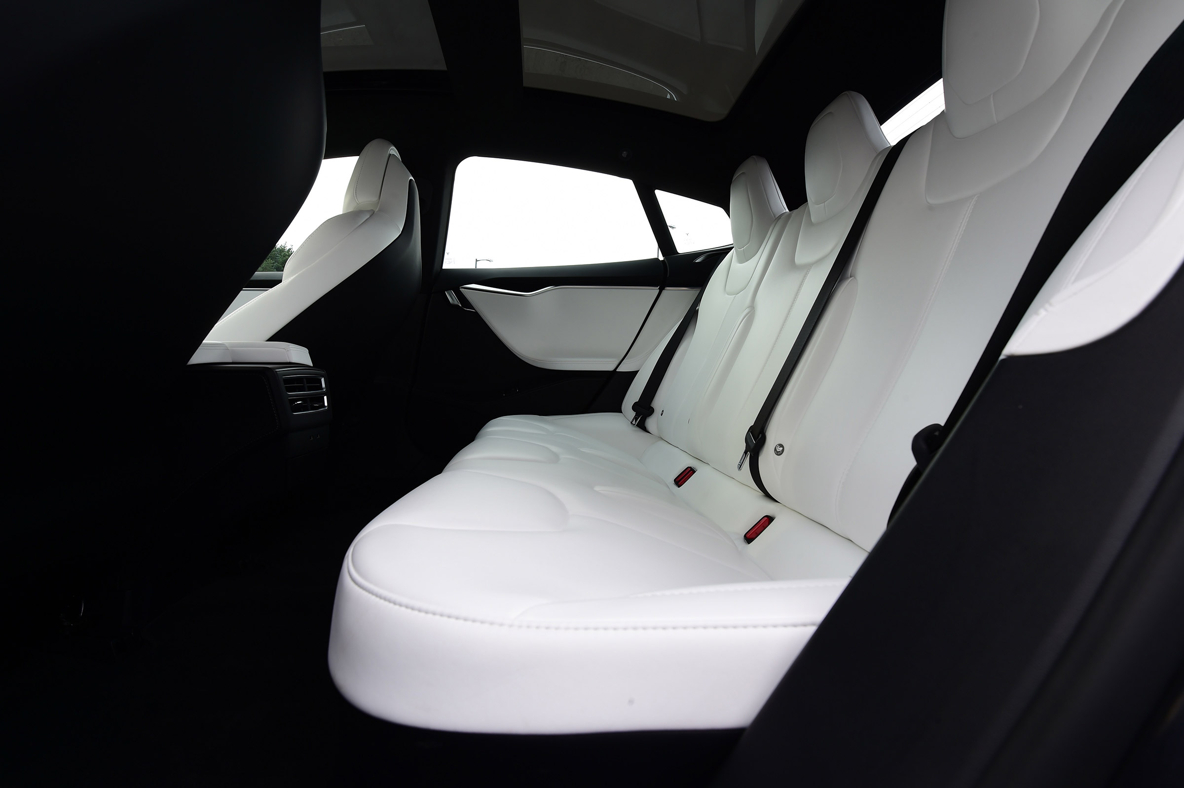 Tesla Model S - rear seats