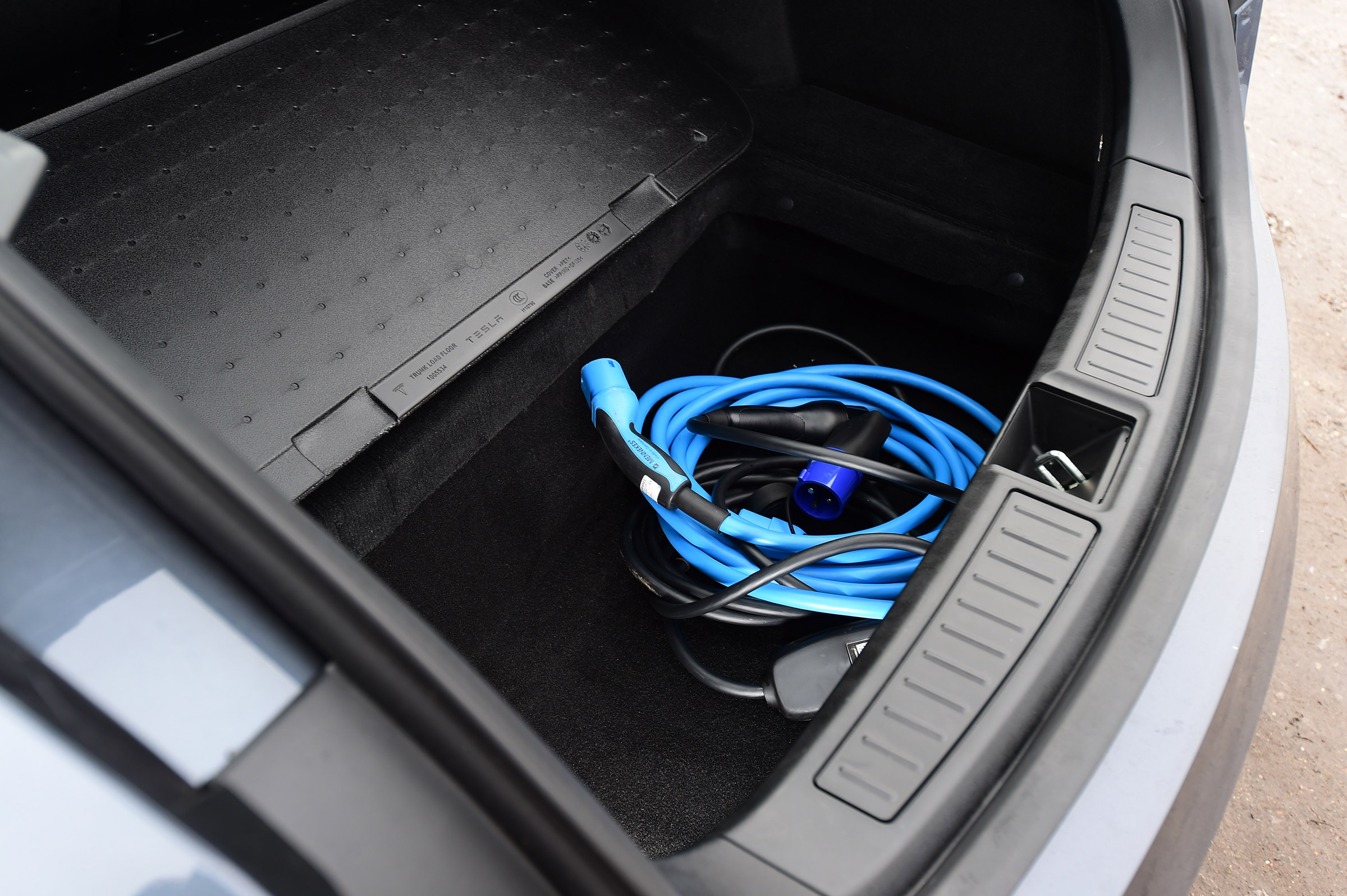 Tesla Model S - charging cable