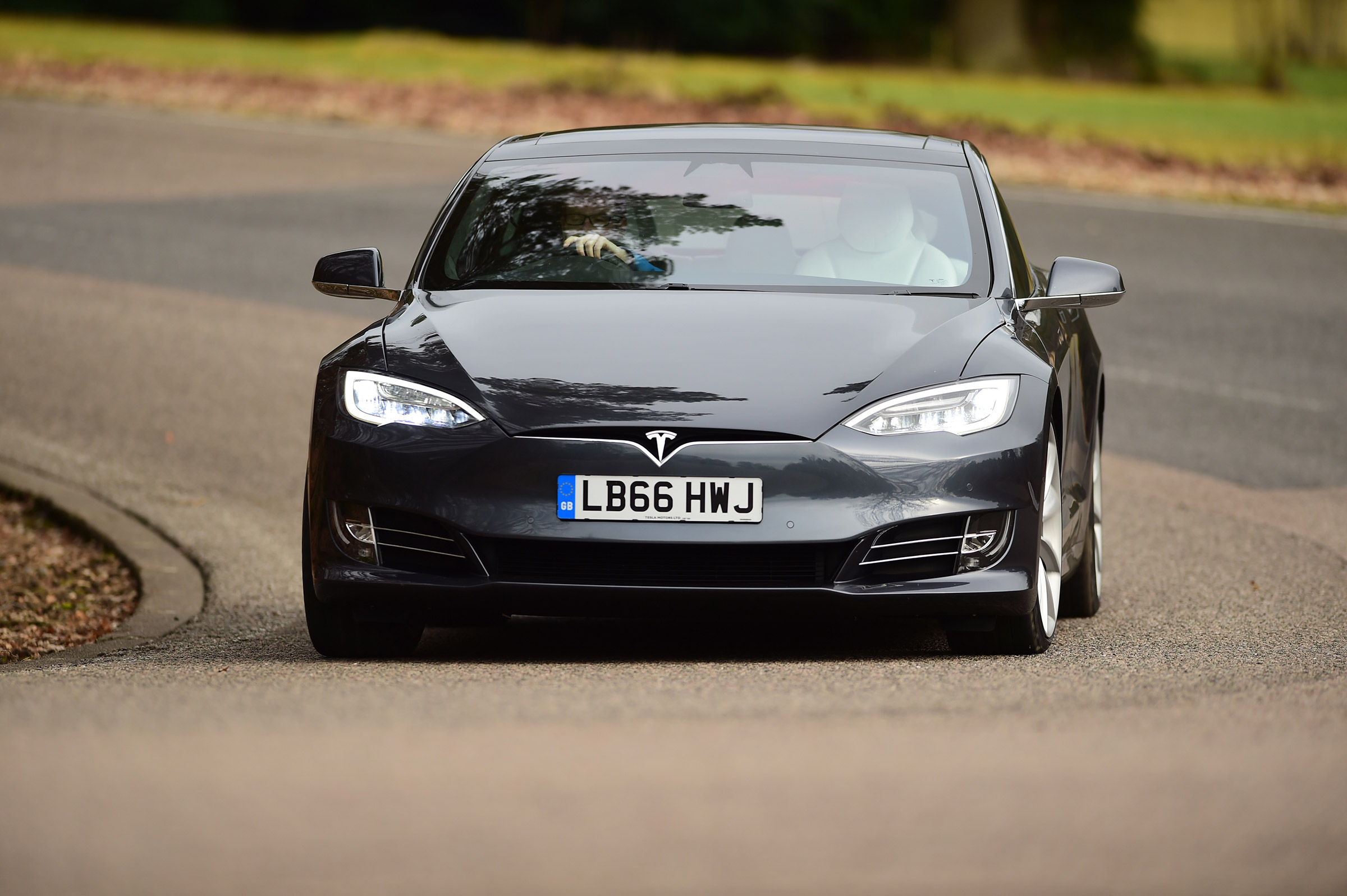 Tesla Model S - front cornering