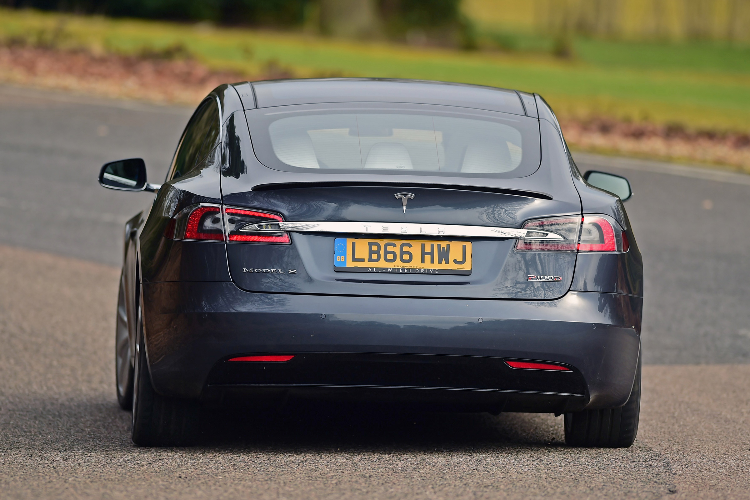 Tesla Model S - rear cornering