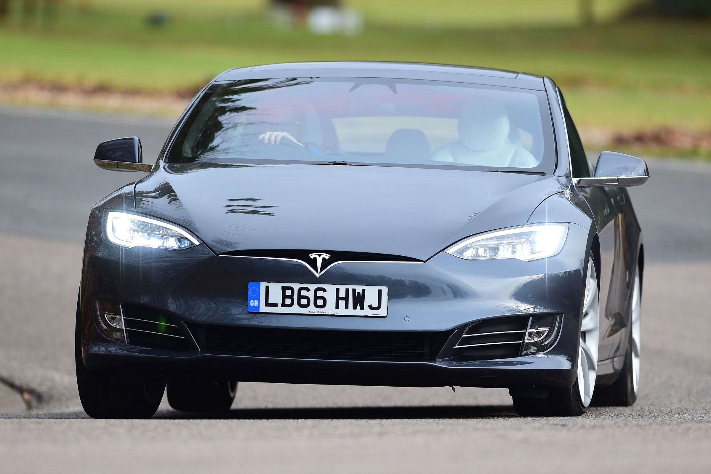 Tesla Model S - front