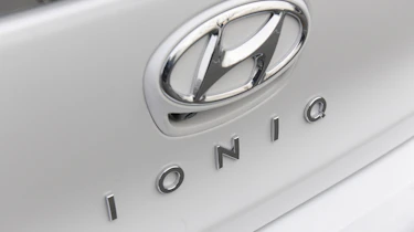 Hyundai Ioniq Plug-in hybrid - Ioniq badge