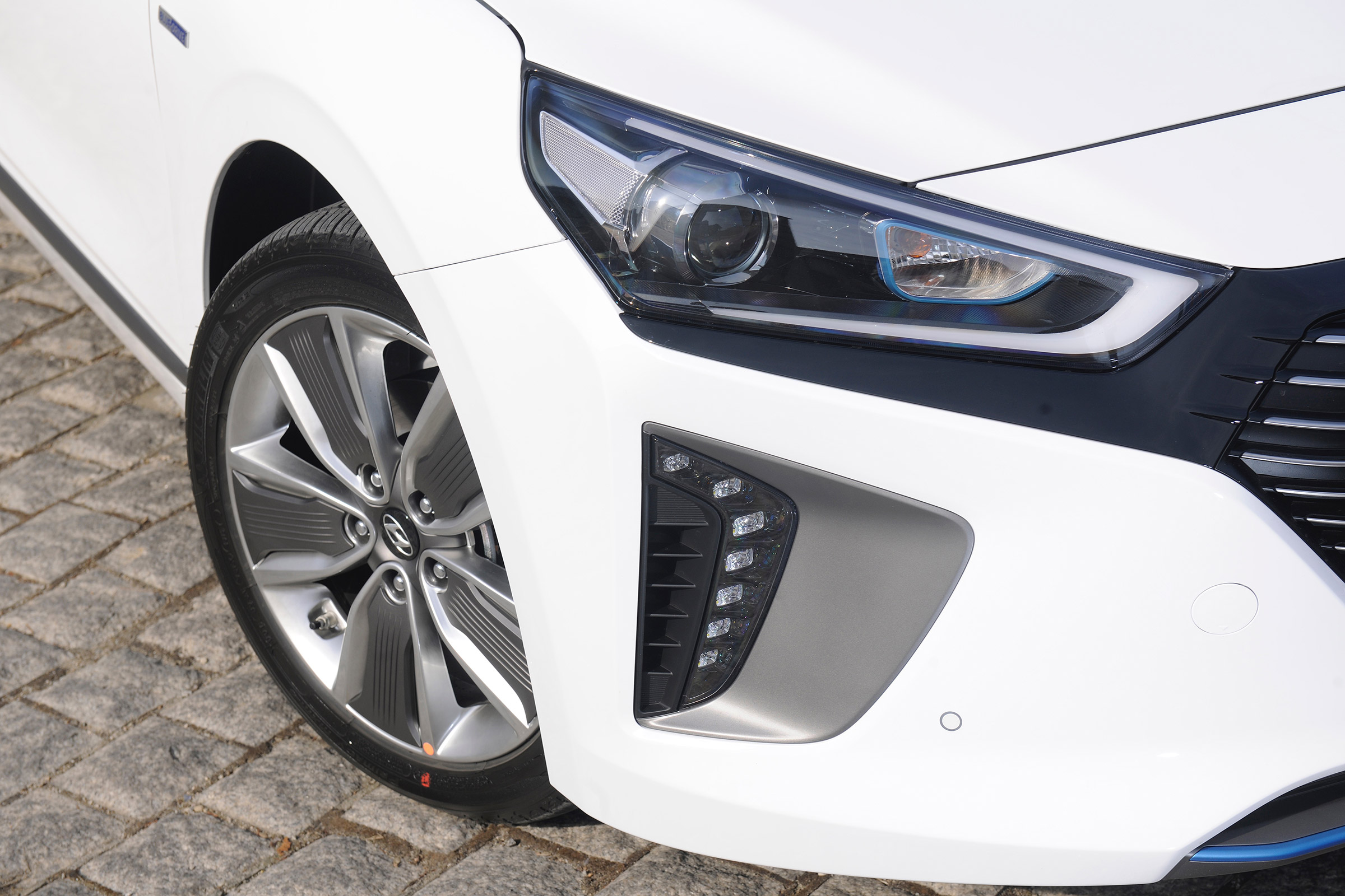 Hyundai Ioniq Plug-in hybrid - front detail