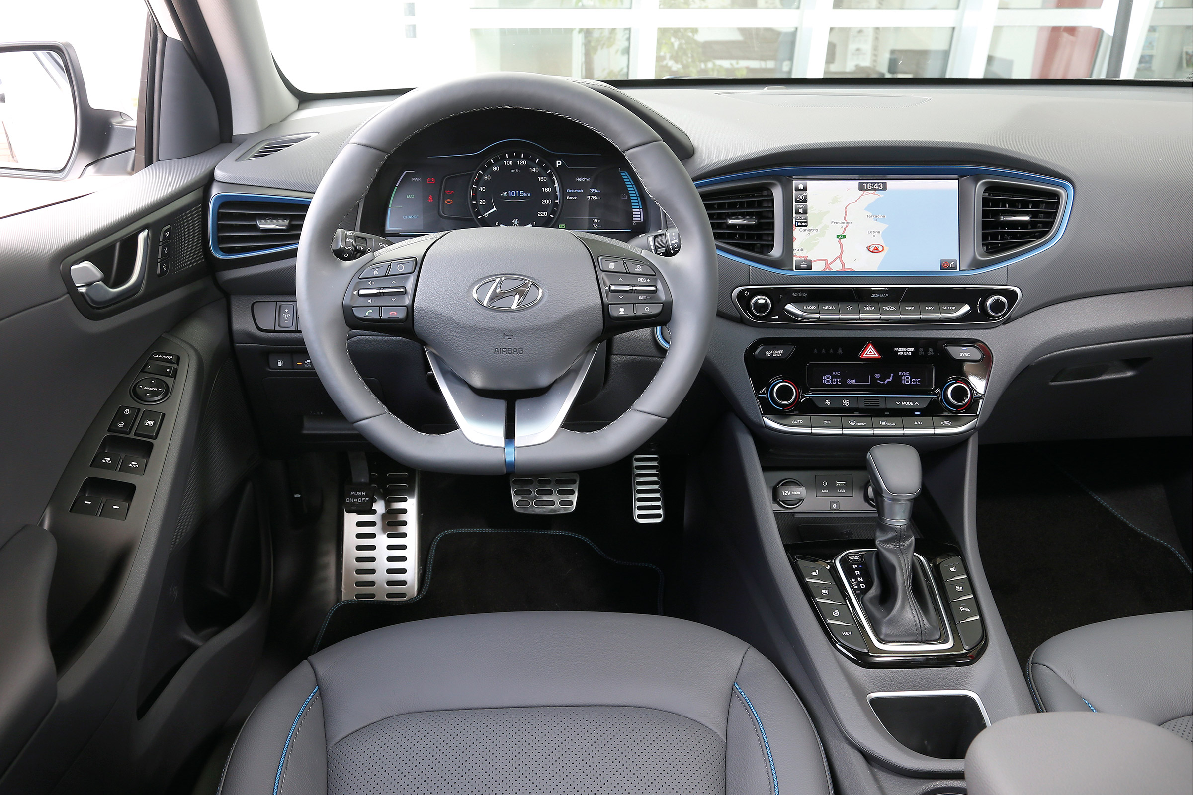 Hyundai Ioniq Plug-in hybrid - dash