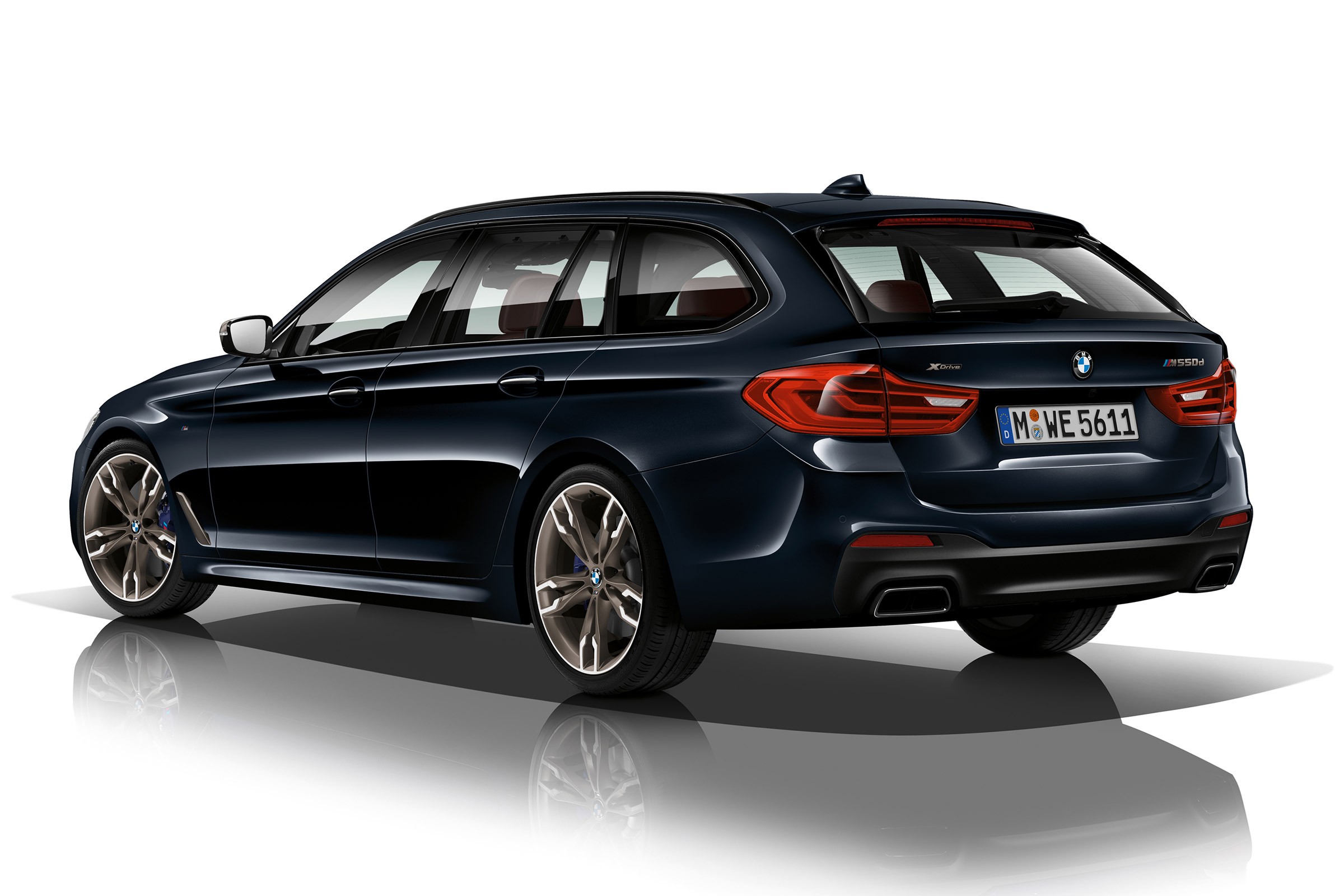 BMW M550d xDrive Touring - rear