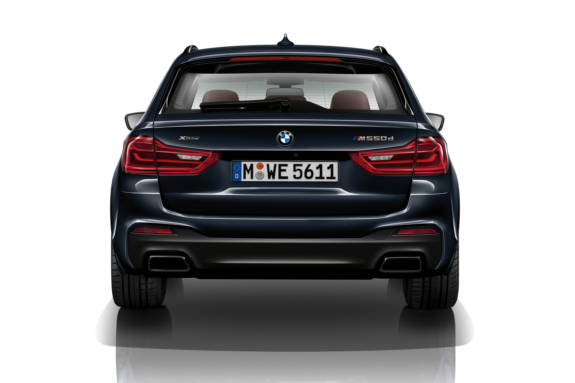 BMW M550d xDrive - full rear
