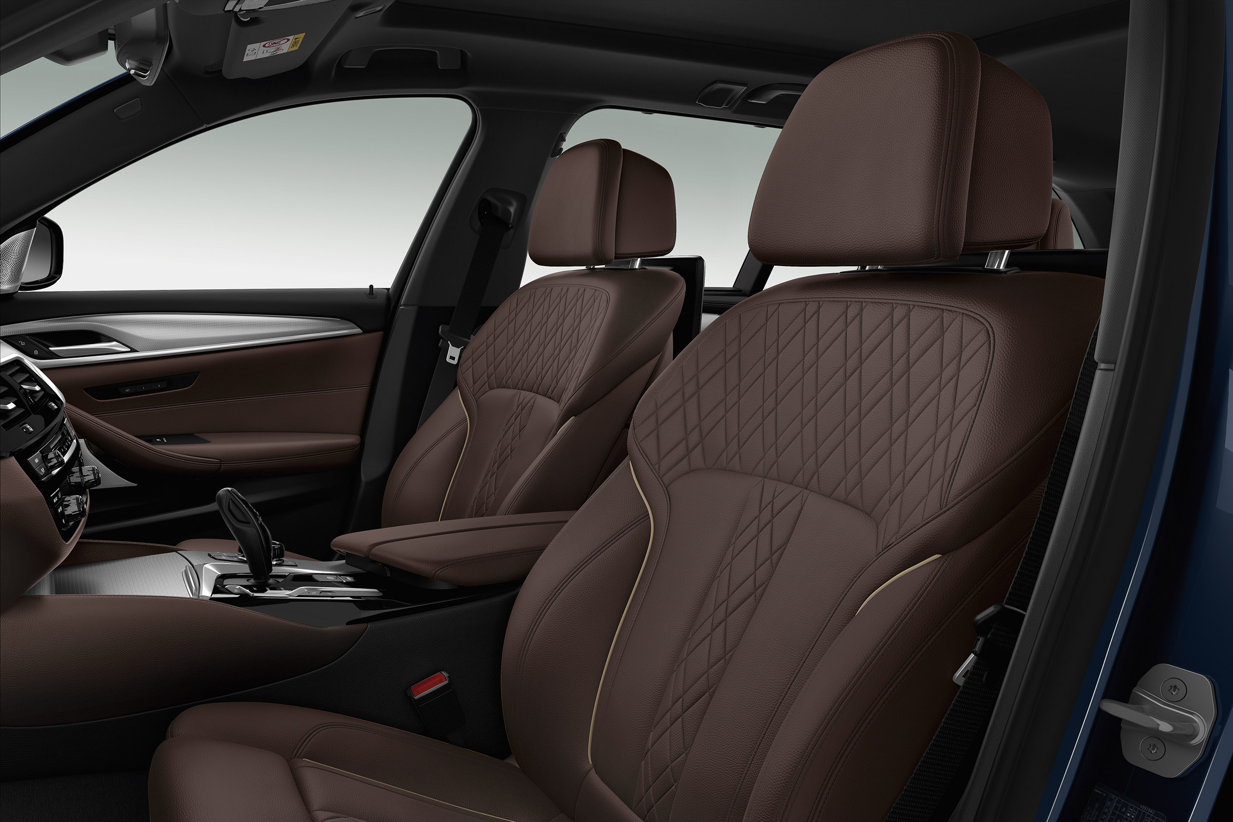 BMW M550d xDrive - front seats