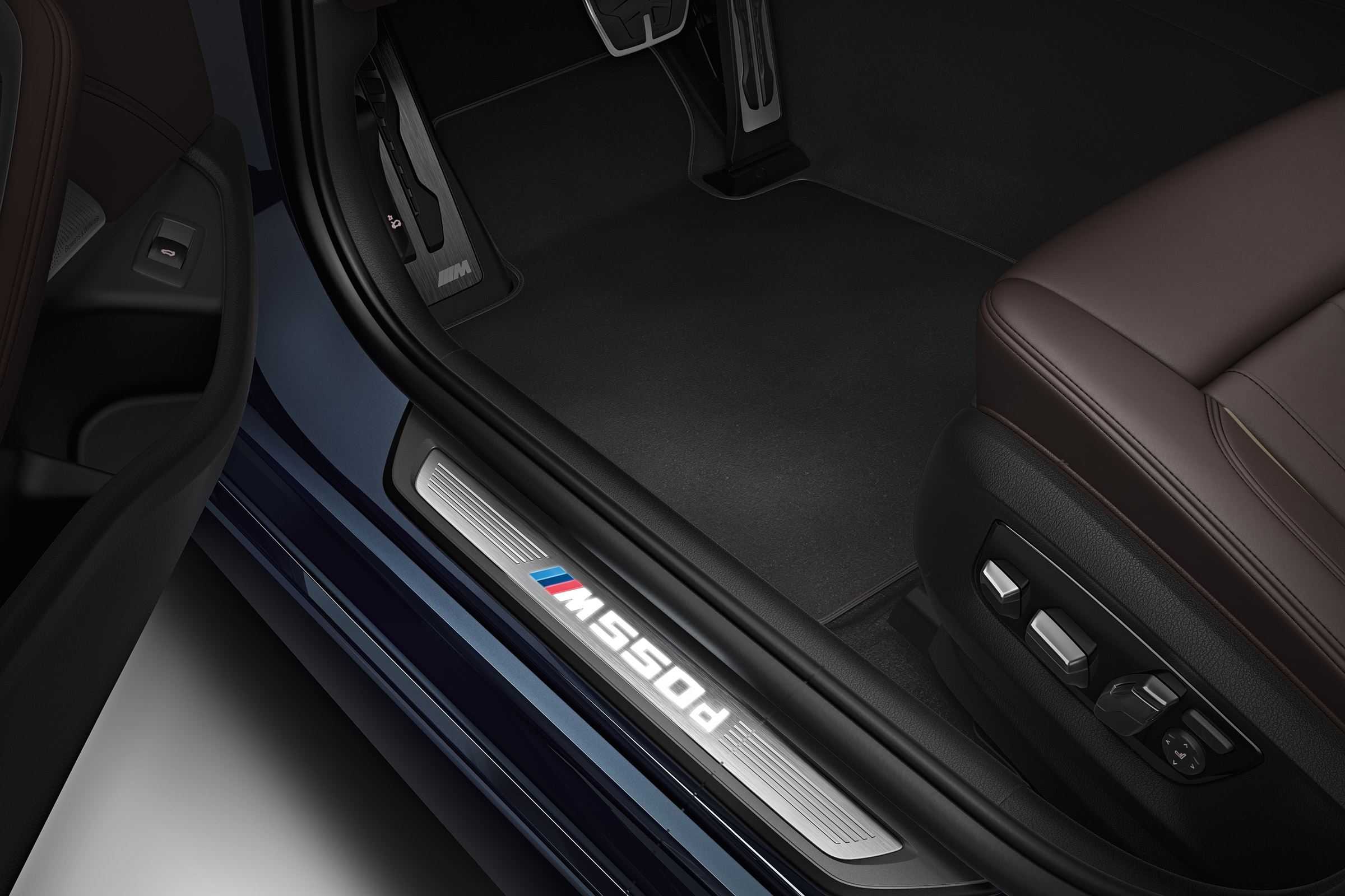 BMW M550d xDrive - sill