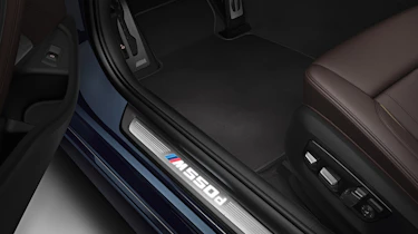 BMW M550d xDrive - sill
