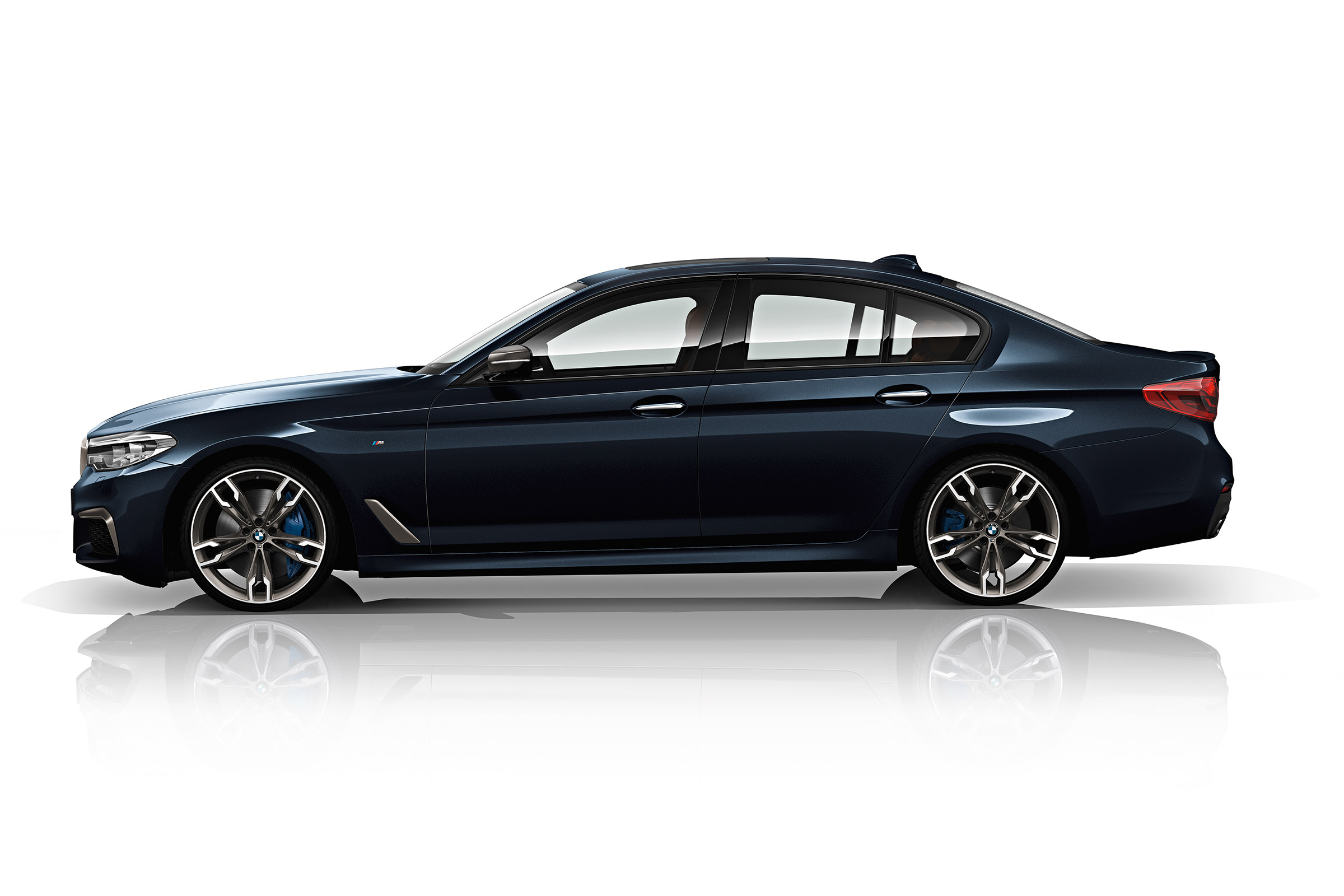 BMW M550d xDrive - side