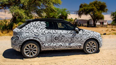 Volkswagen T-Roc prototype - side action