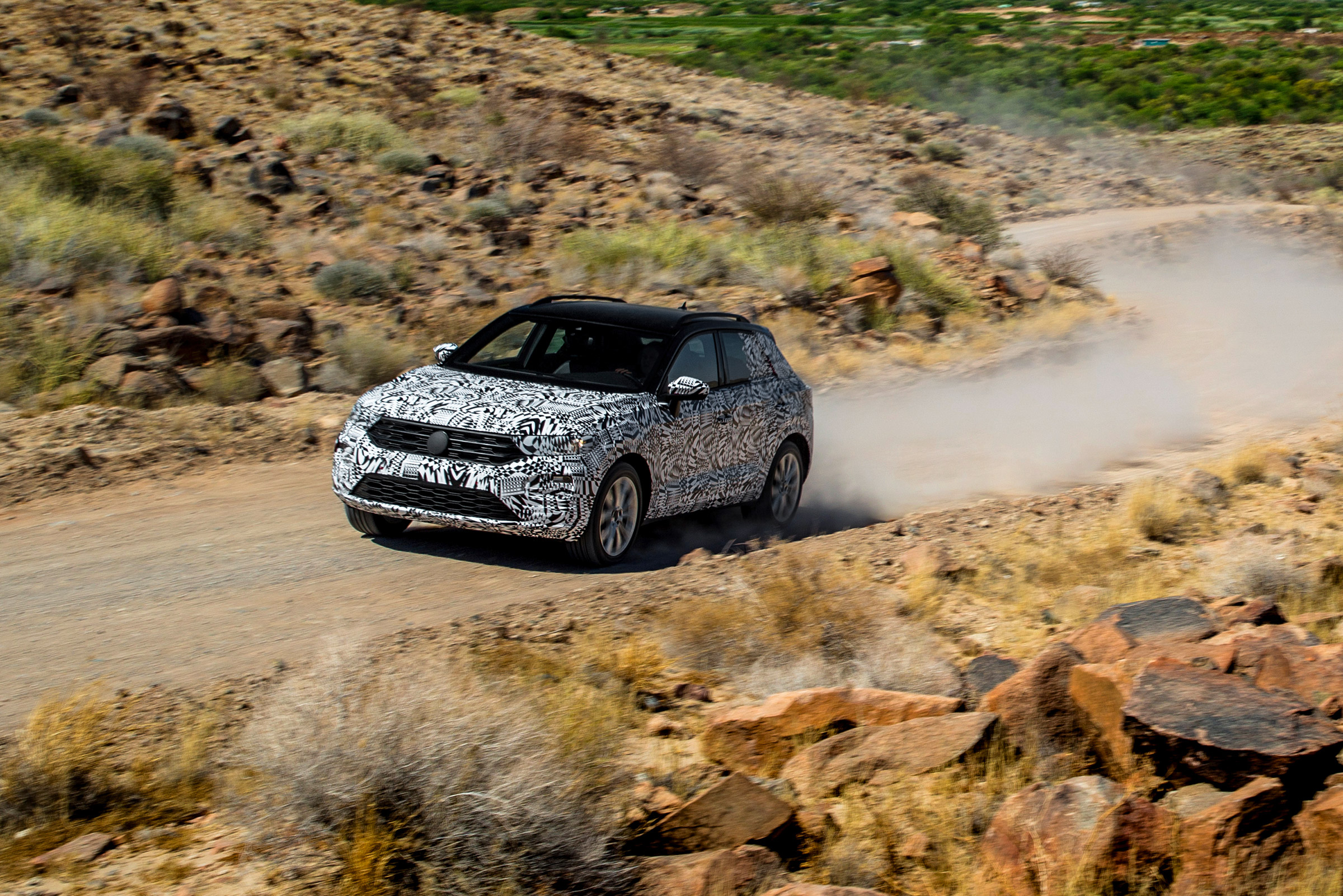 Volkswagen T-Roc prototype - front panning
