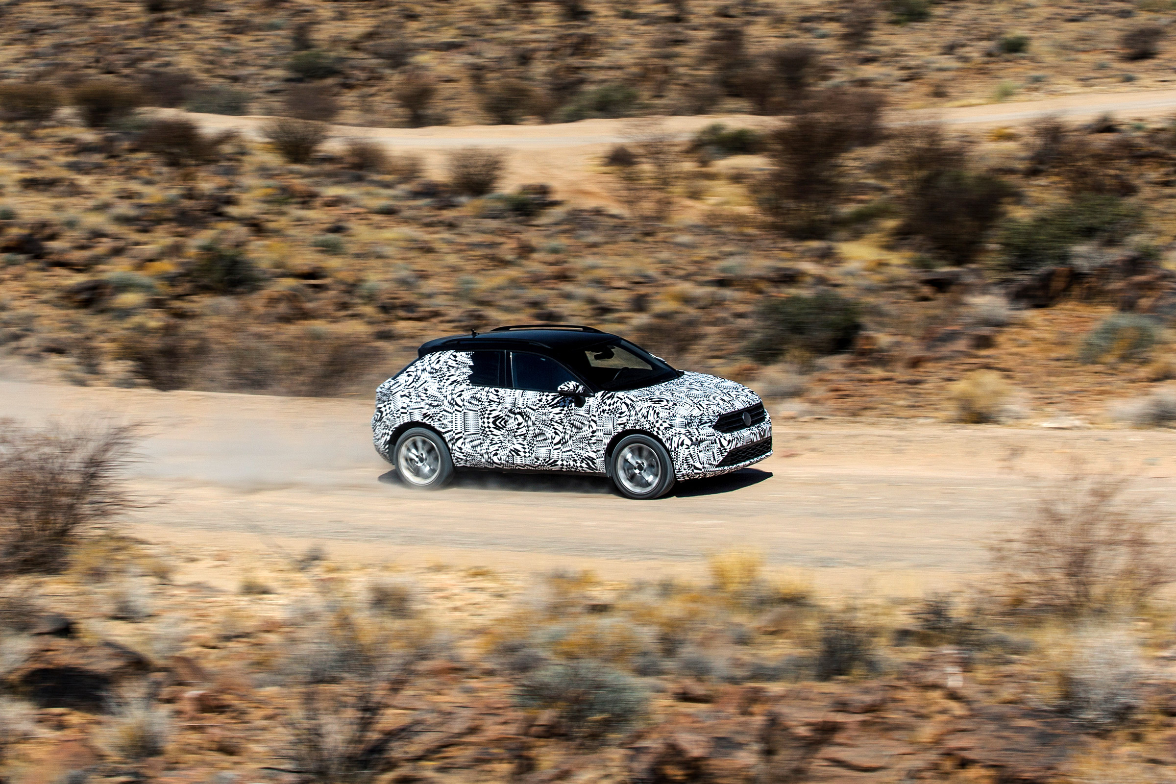 Volkswagen T-Roc prototype - side panning