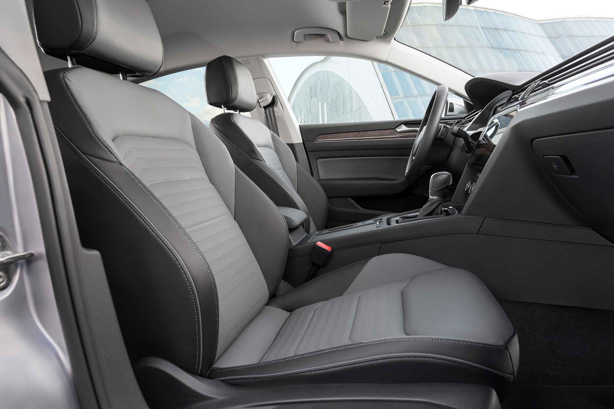 New Volkswagen Arteon - front seats