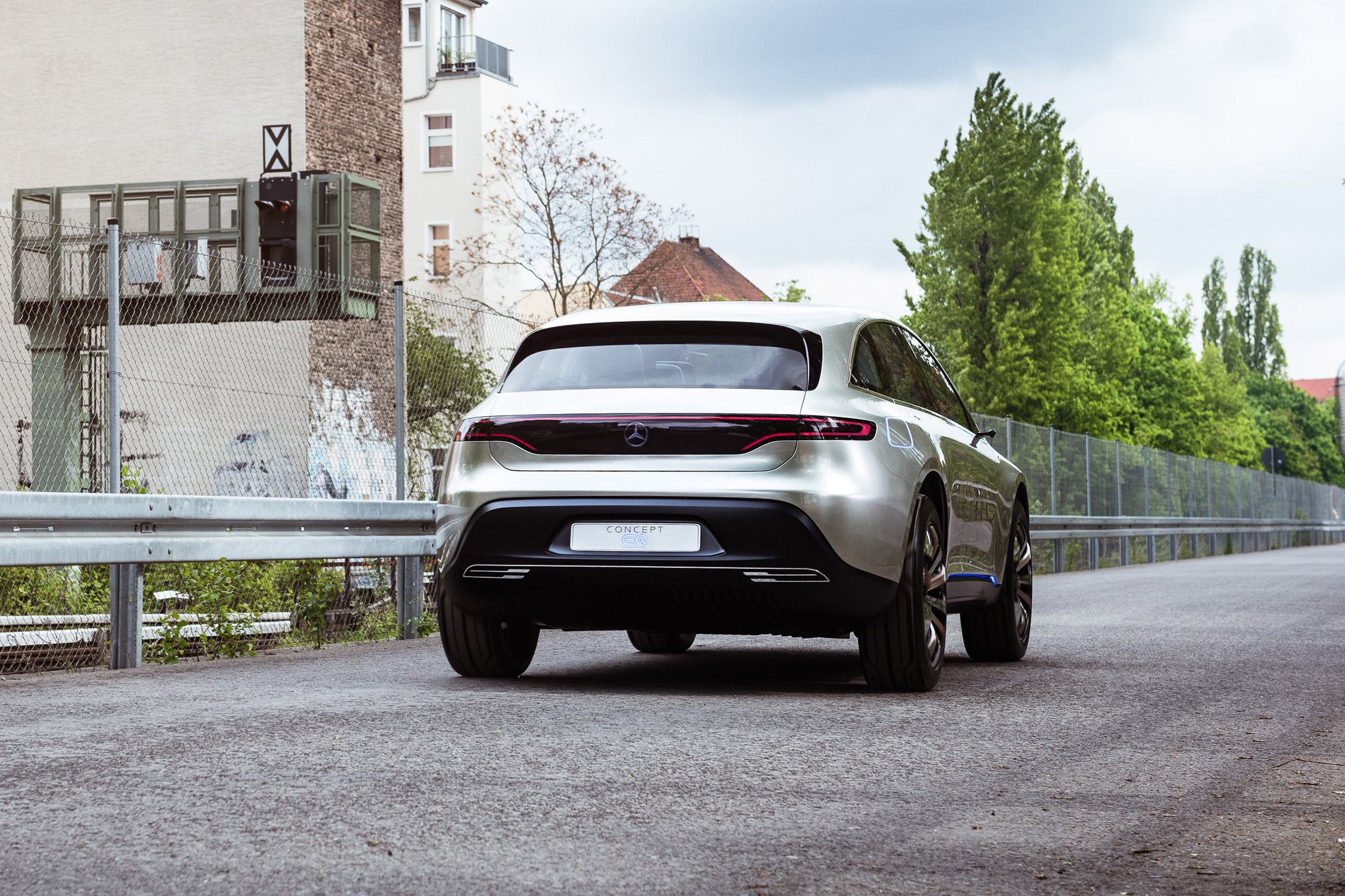 Mercedes EQ Concept - rear tracking