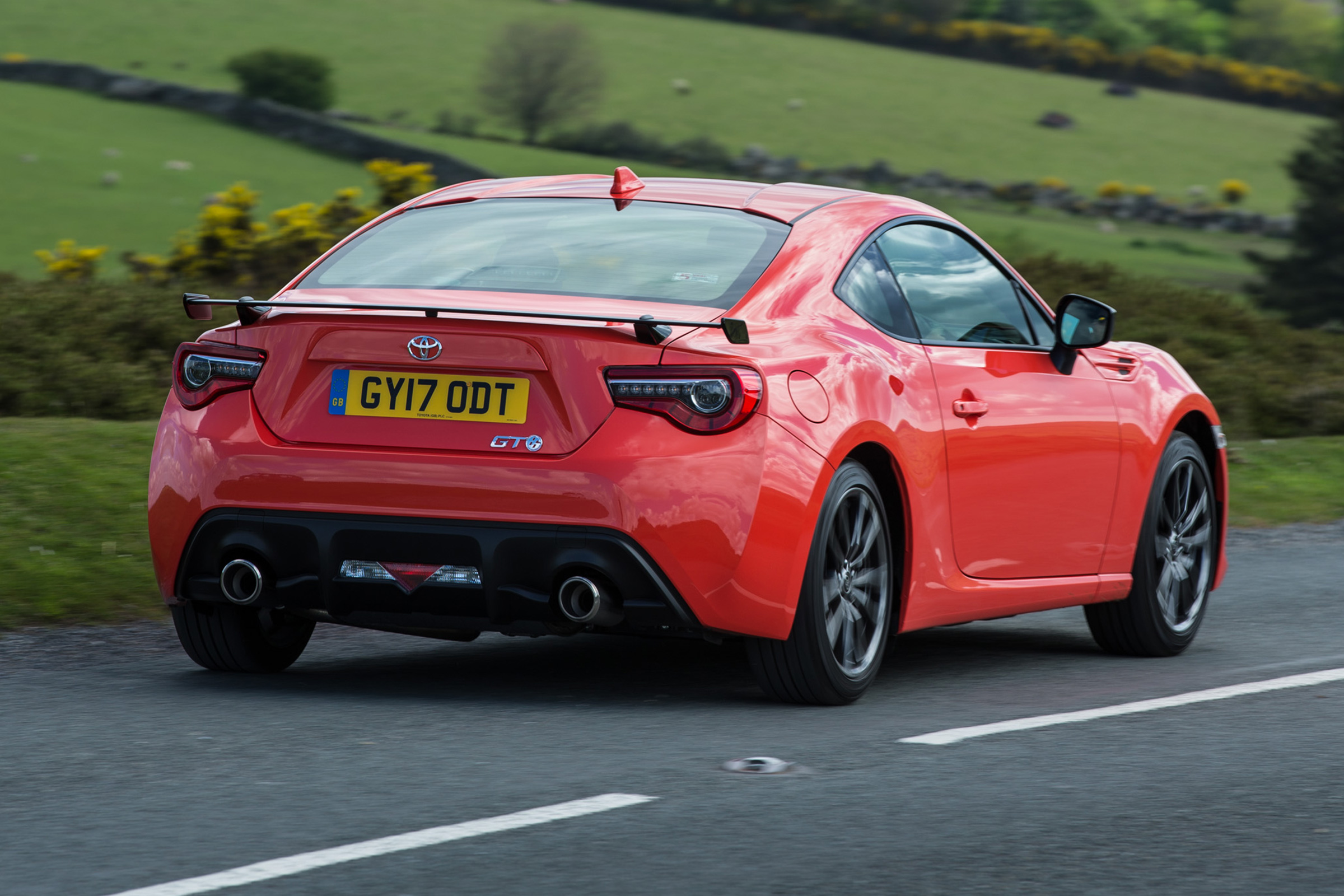 Toyota GT86 Orange Edition - rear