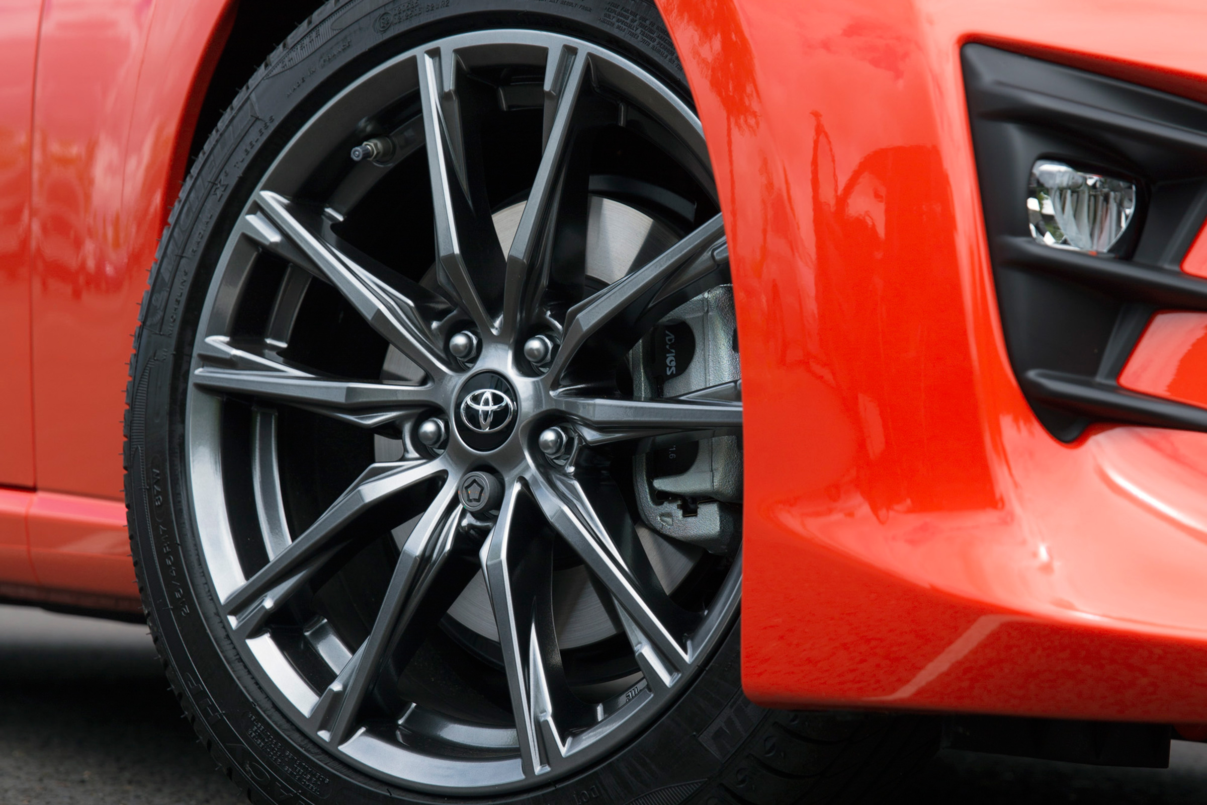 Toyota GT86 Orange Edition - wheel