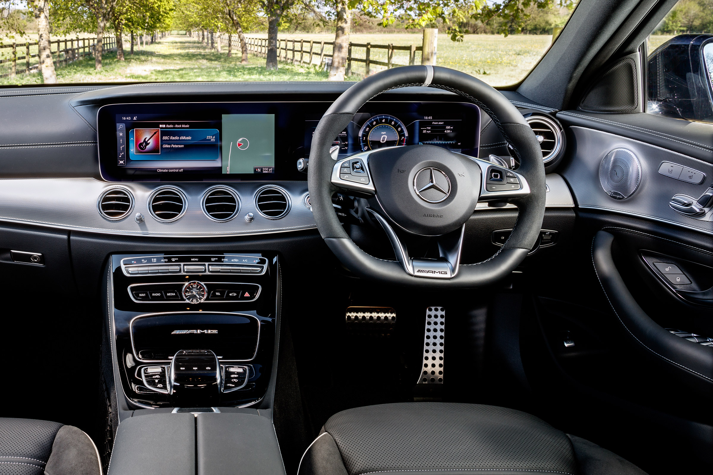 Mercedes-AMG E 63 S - dash