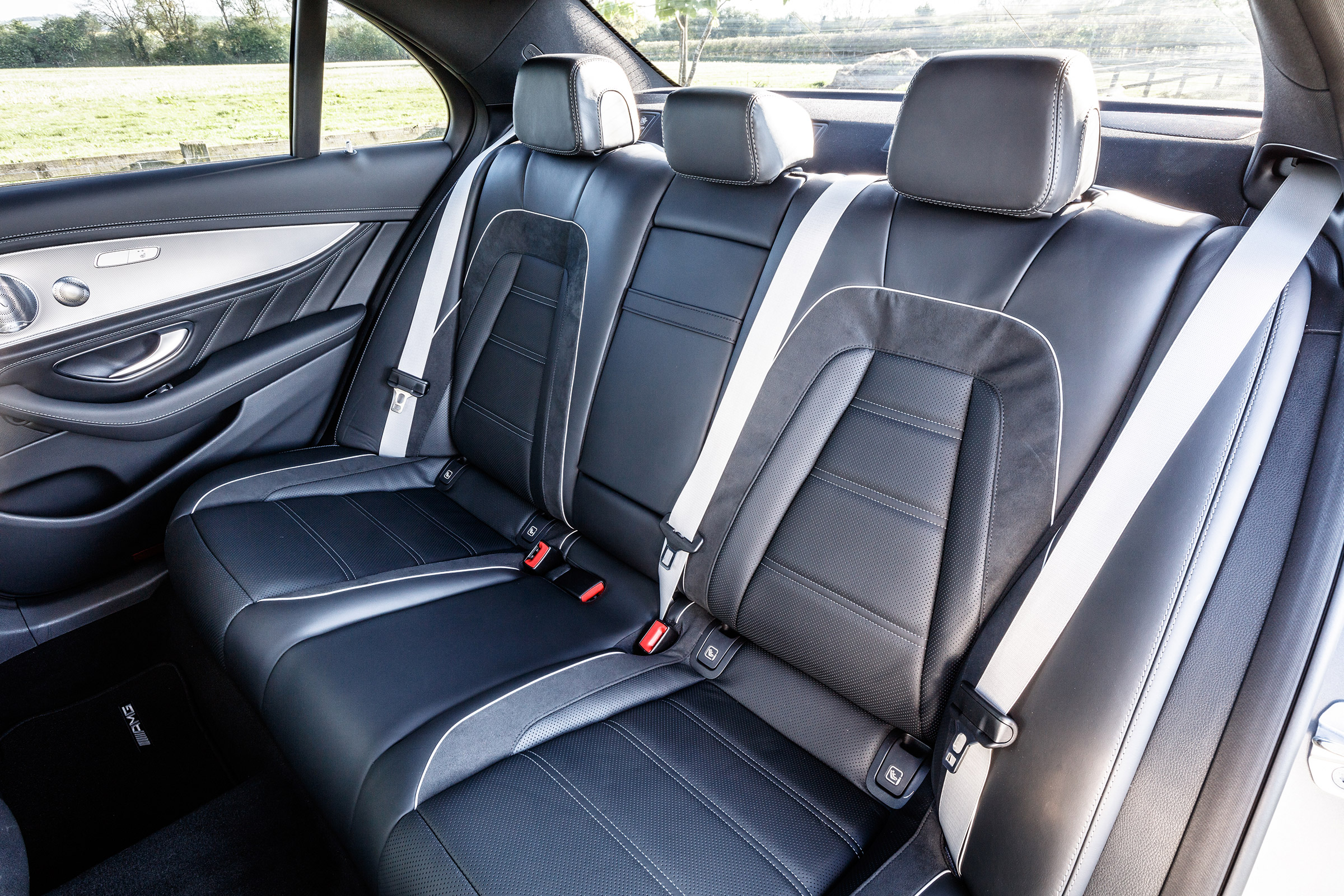 Mercedes-AMG E 63 S - rear seats