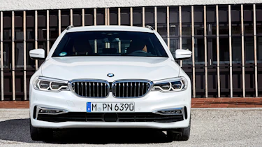 BMW 5 Series Touring - full front static