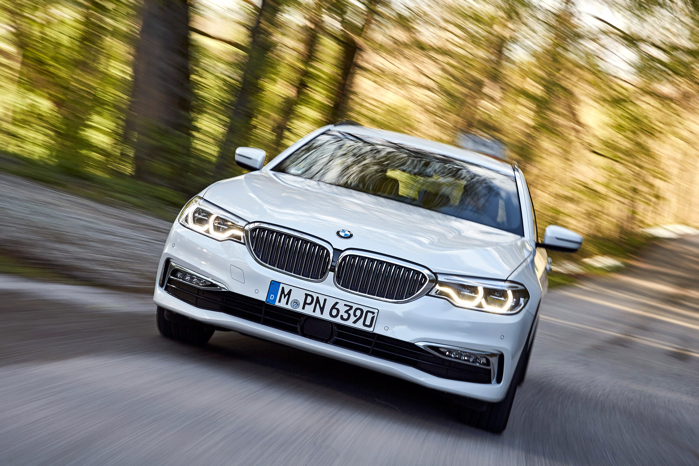 BMW 5 Series Touring - full front action