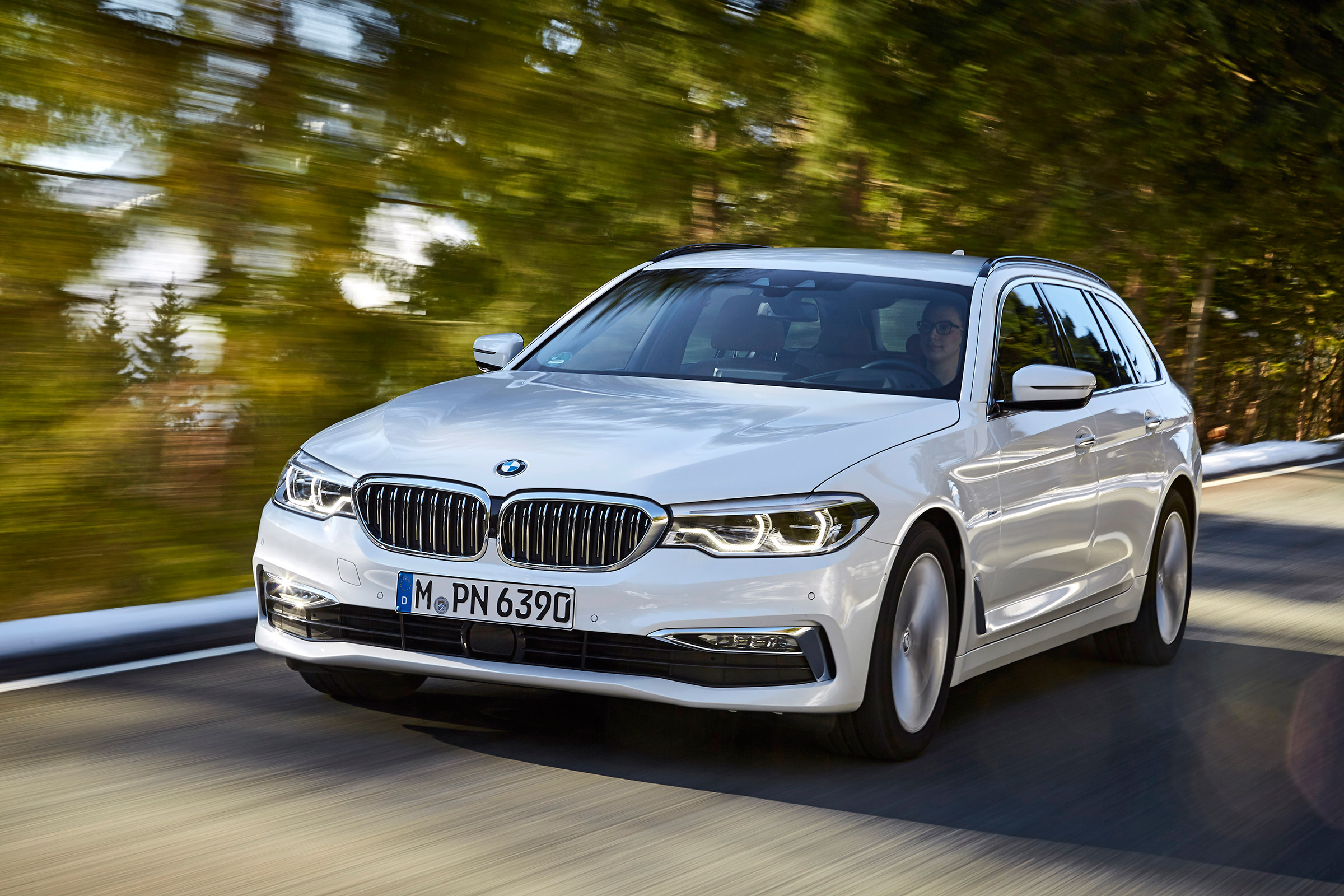 BMW 5 Series Touring - front action