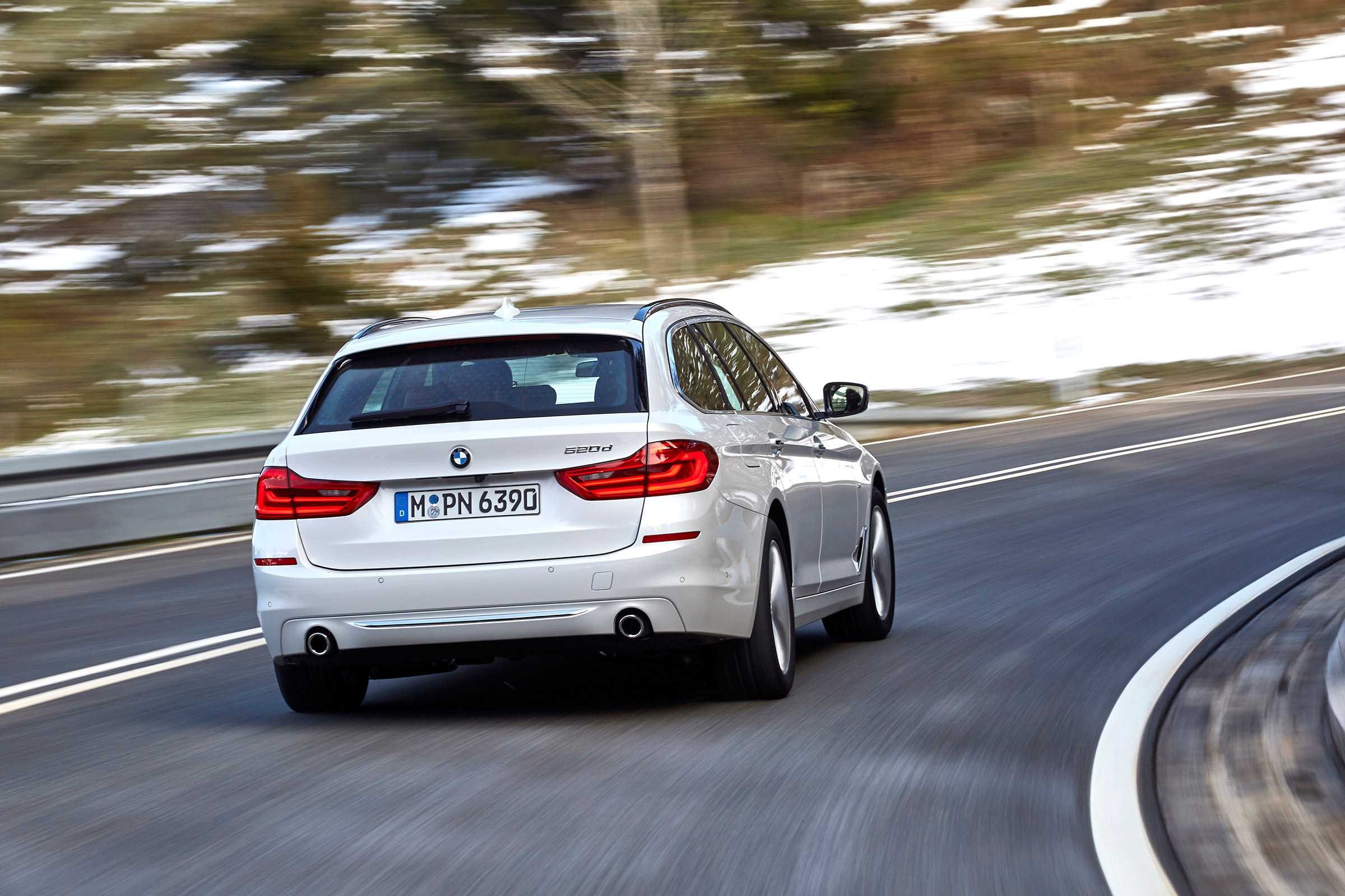 BMW 5 Series Touring - rear cornering