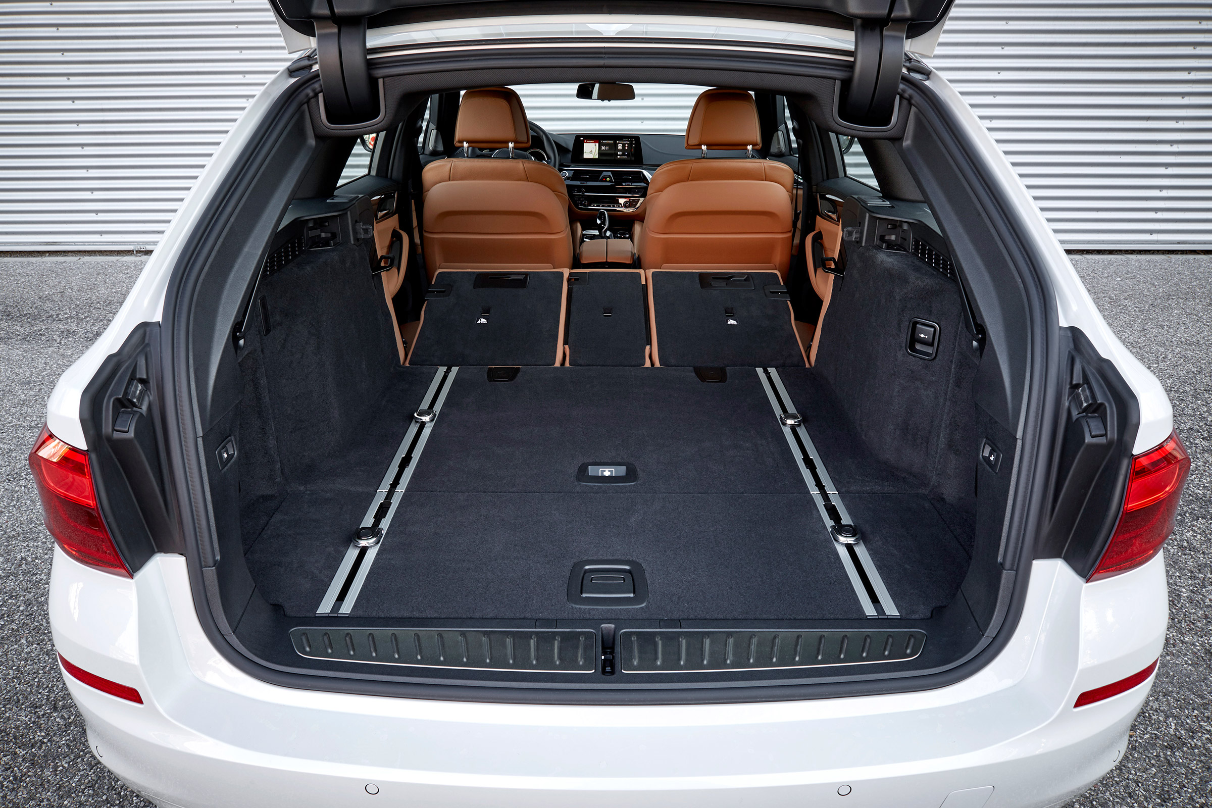 BMW 5 Series Touring - boot seats down
