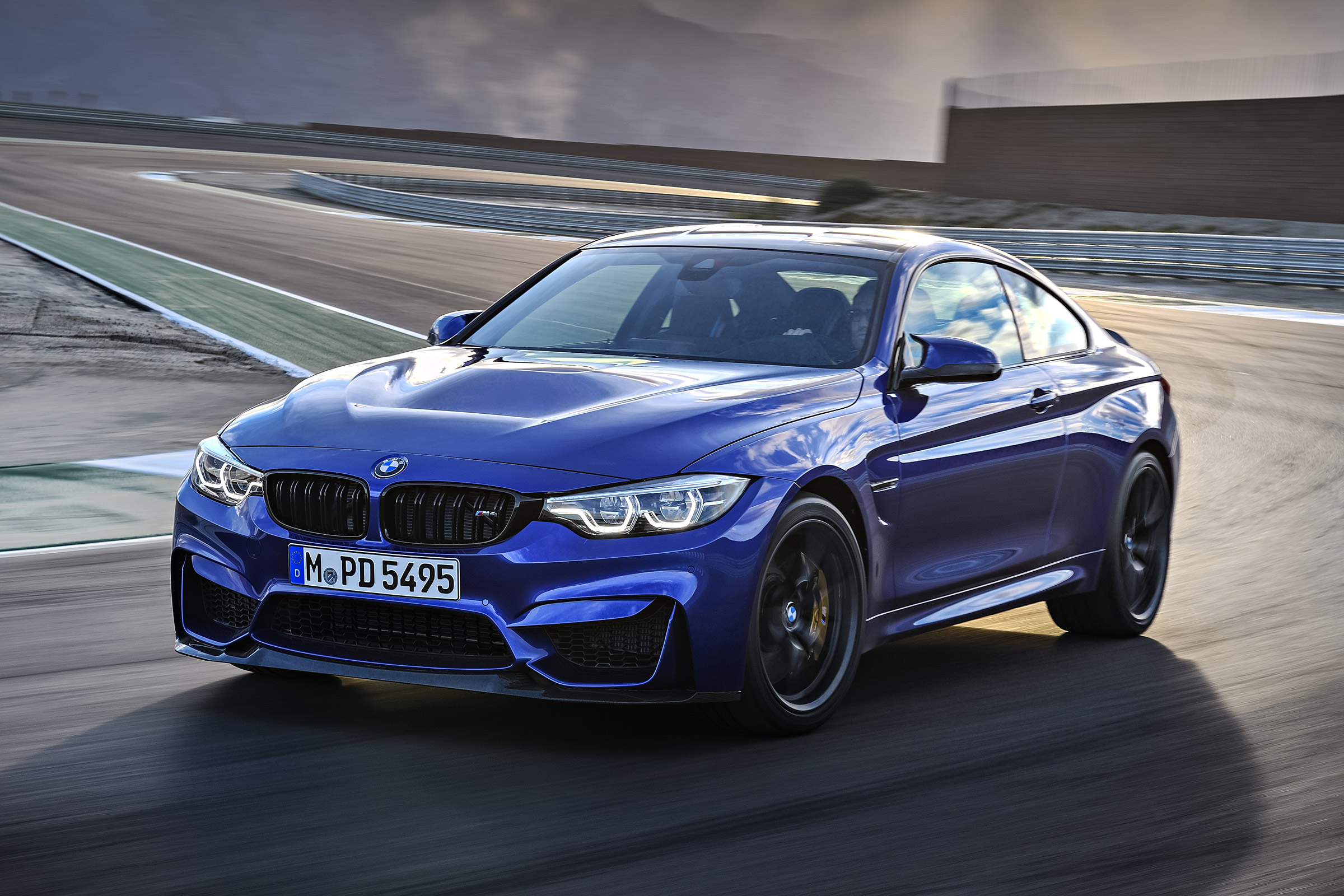 BMW M4 CS - front action