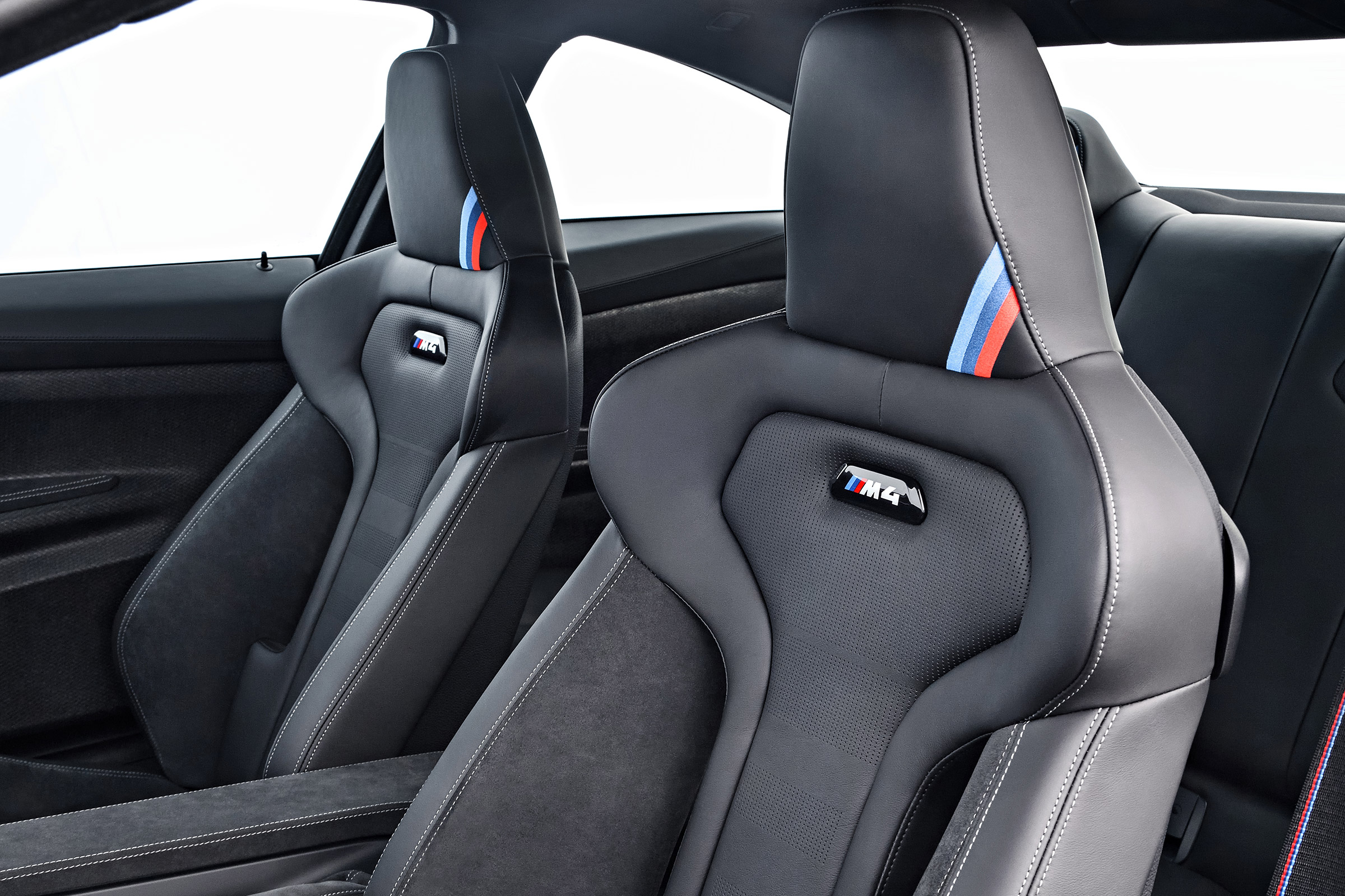BMW M4 CS - seats
