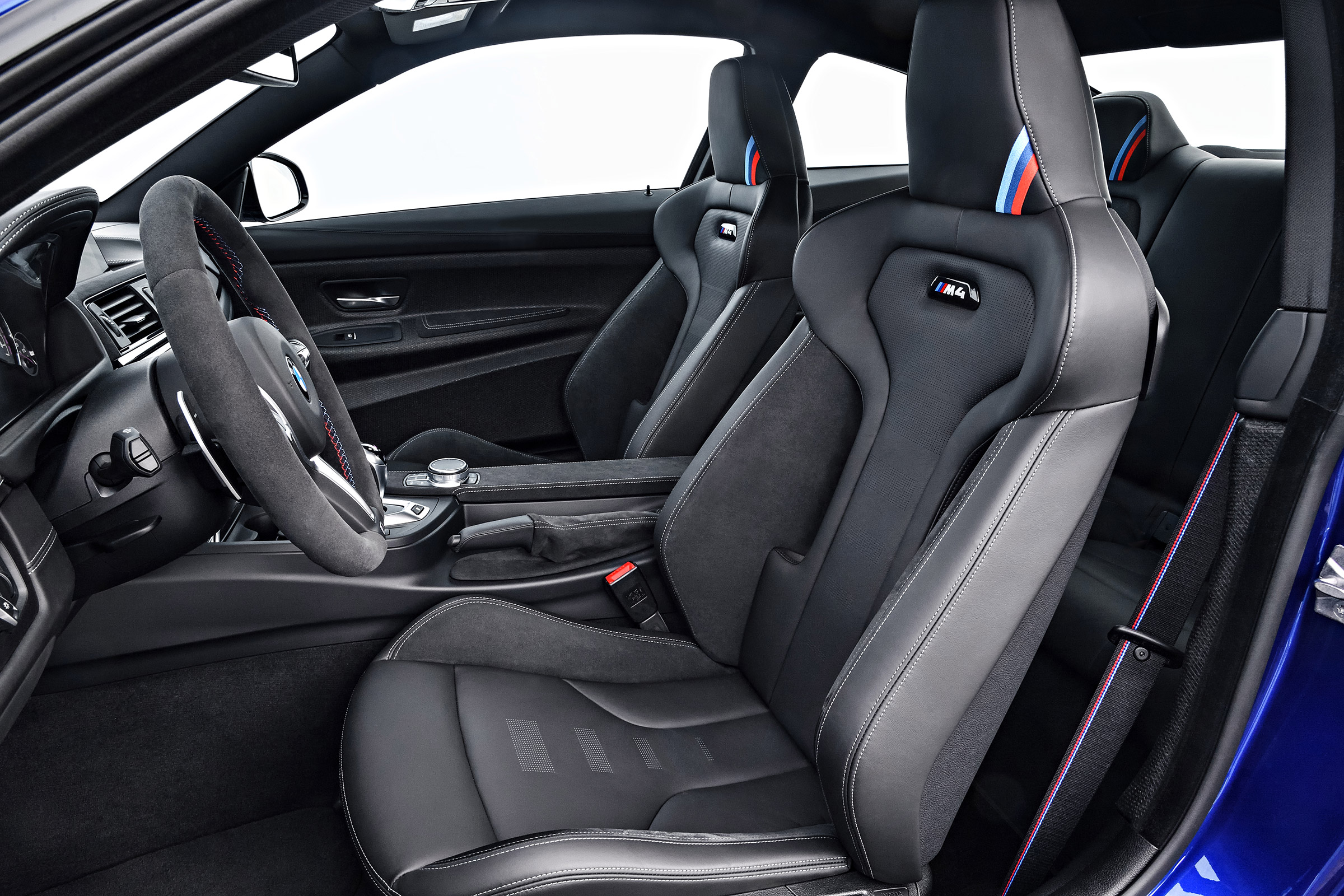 BMW M4 CS - front seats