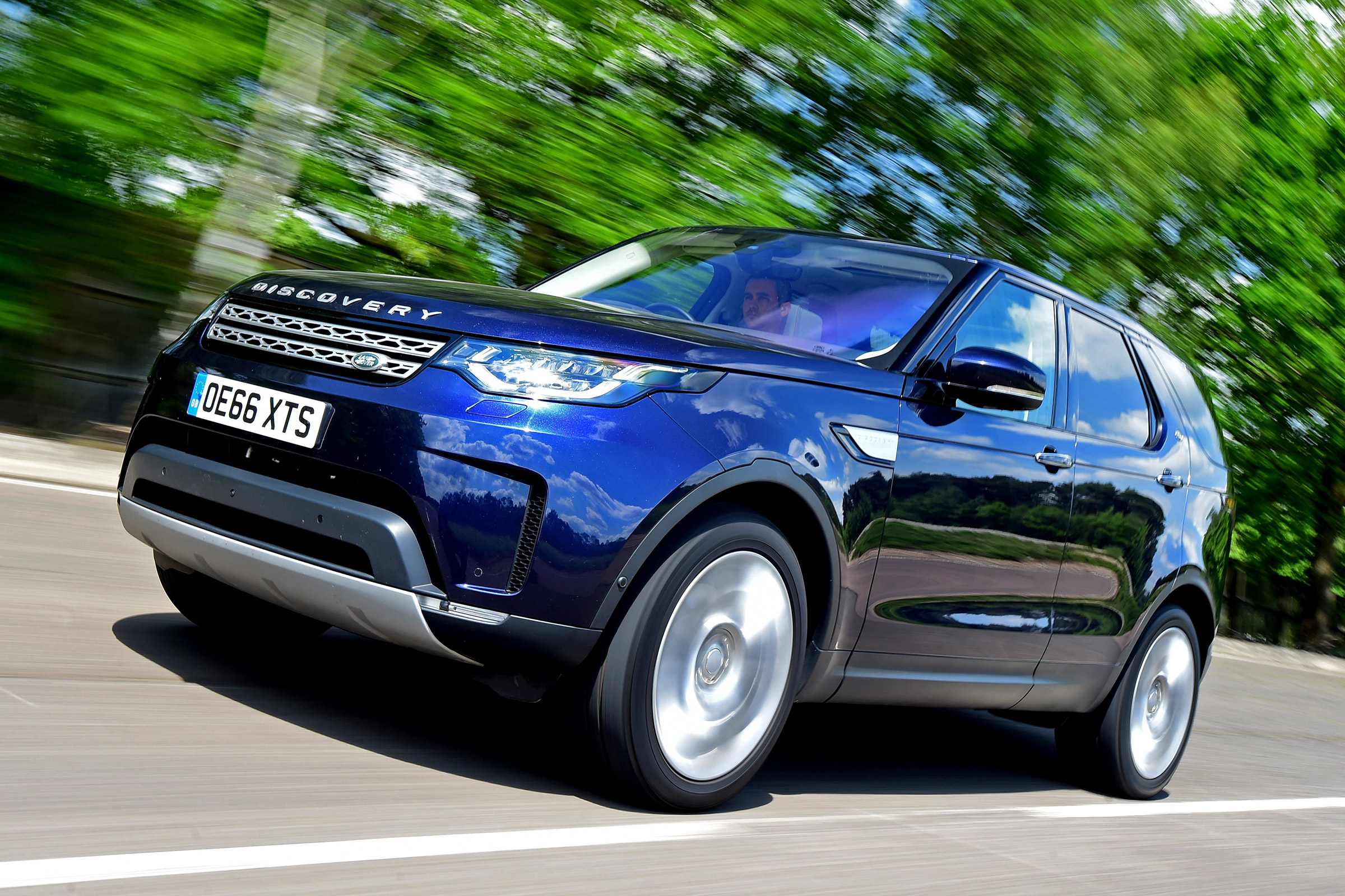 Land Rover Discovery TD6 - front