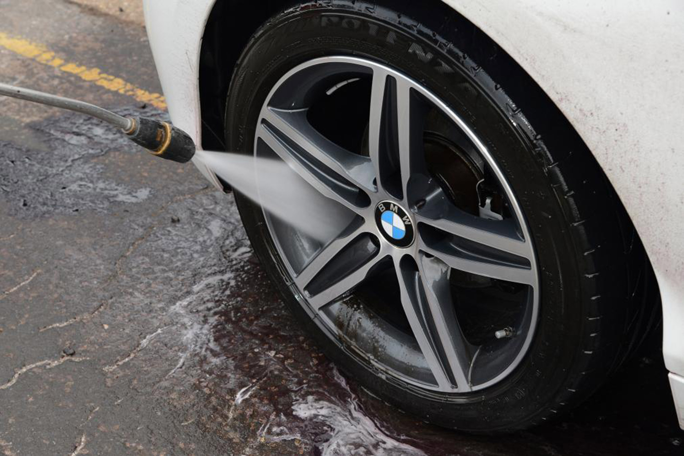Car wheel wash