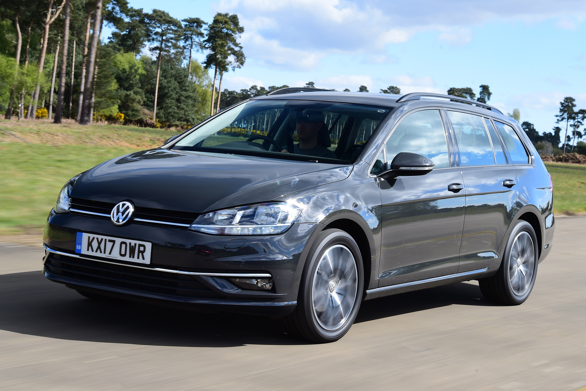 Volkswagen Golf Estate - front
