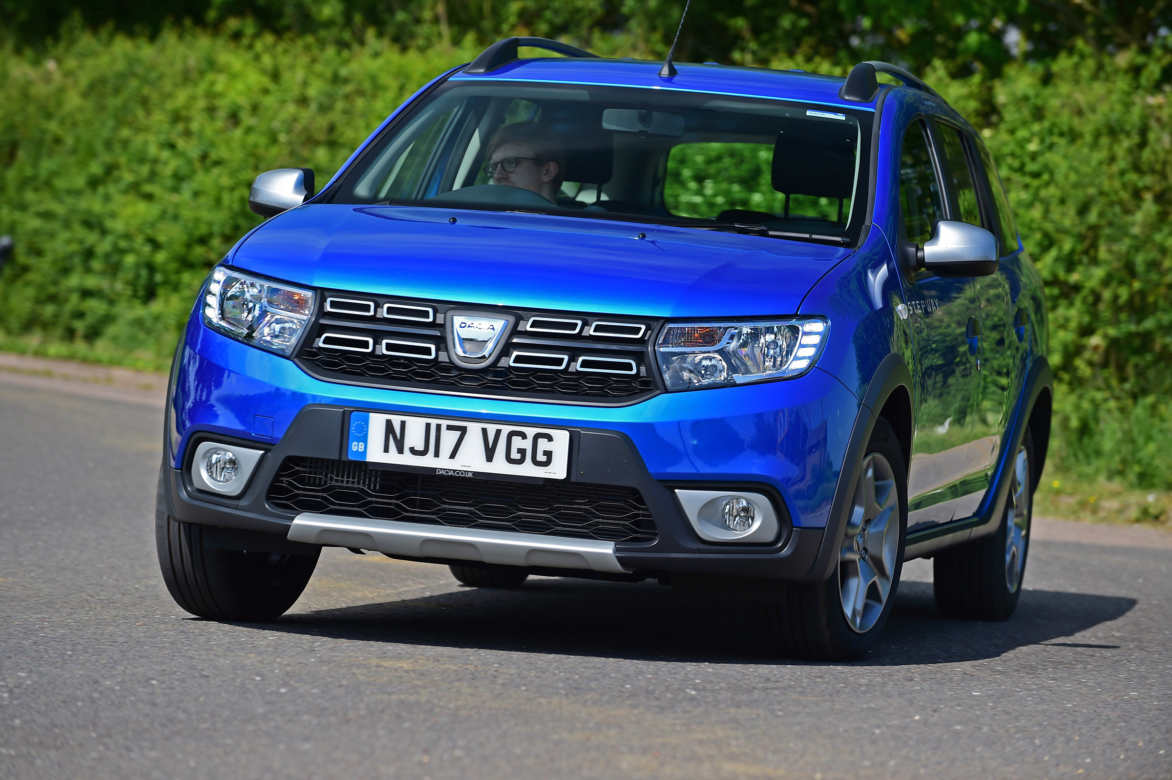 Dacia Logan MCV Stepway - front cornering