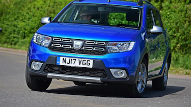Dacia Logan MCV Stepway - front cornering