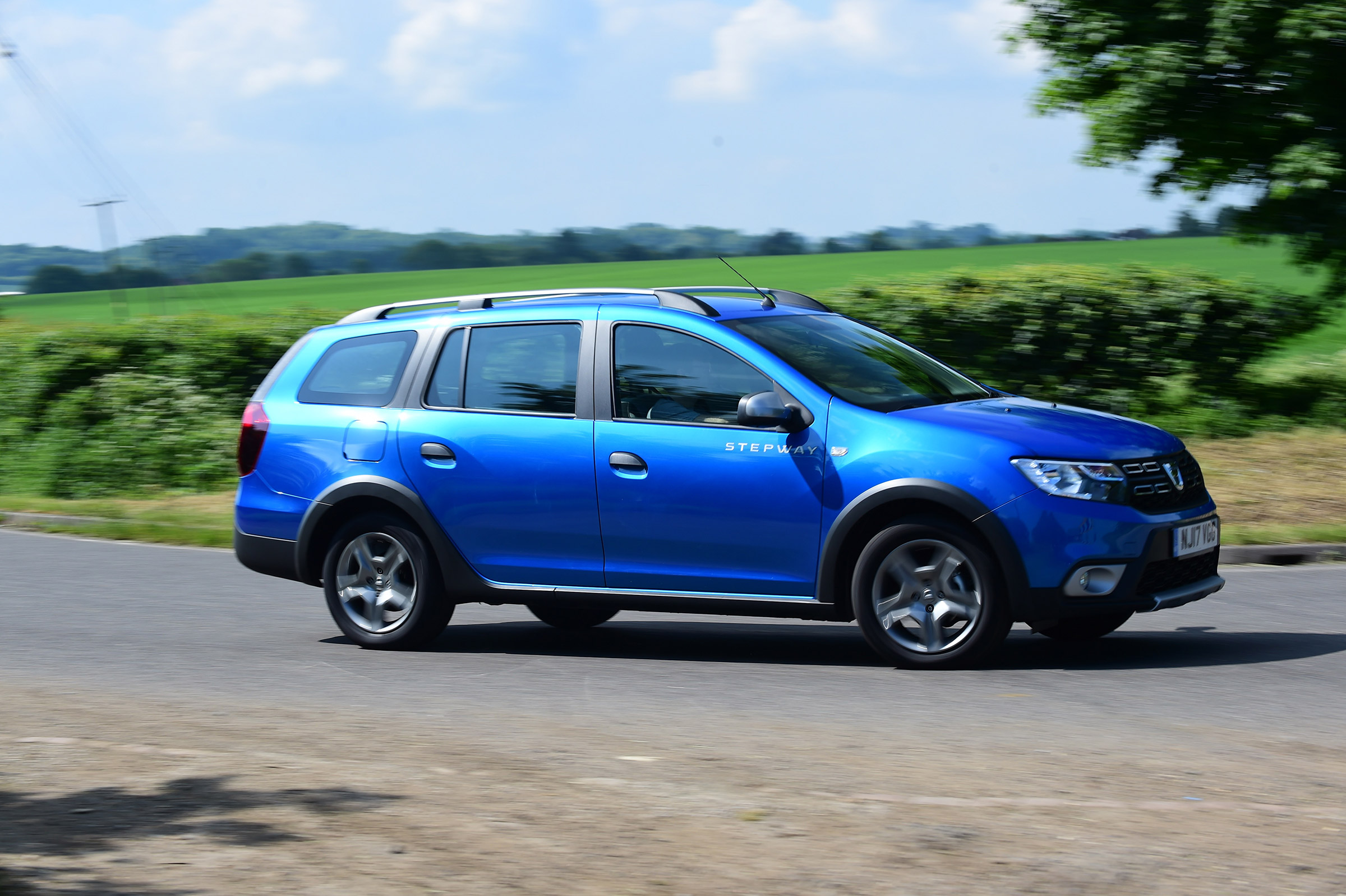 Dacia Logan MCV Stepway - side