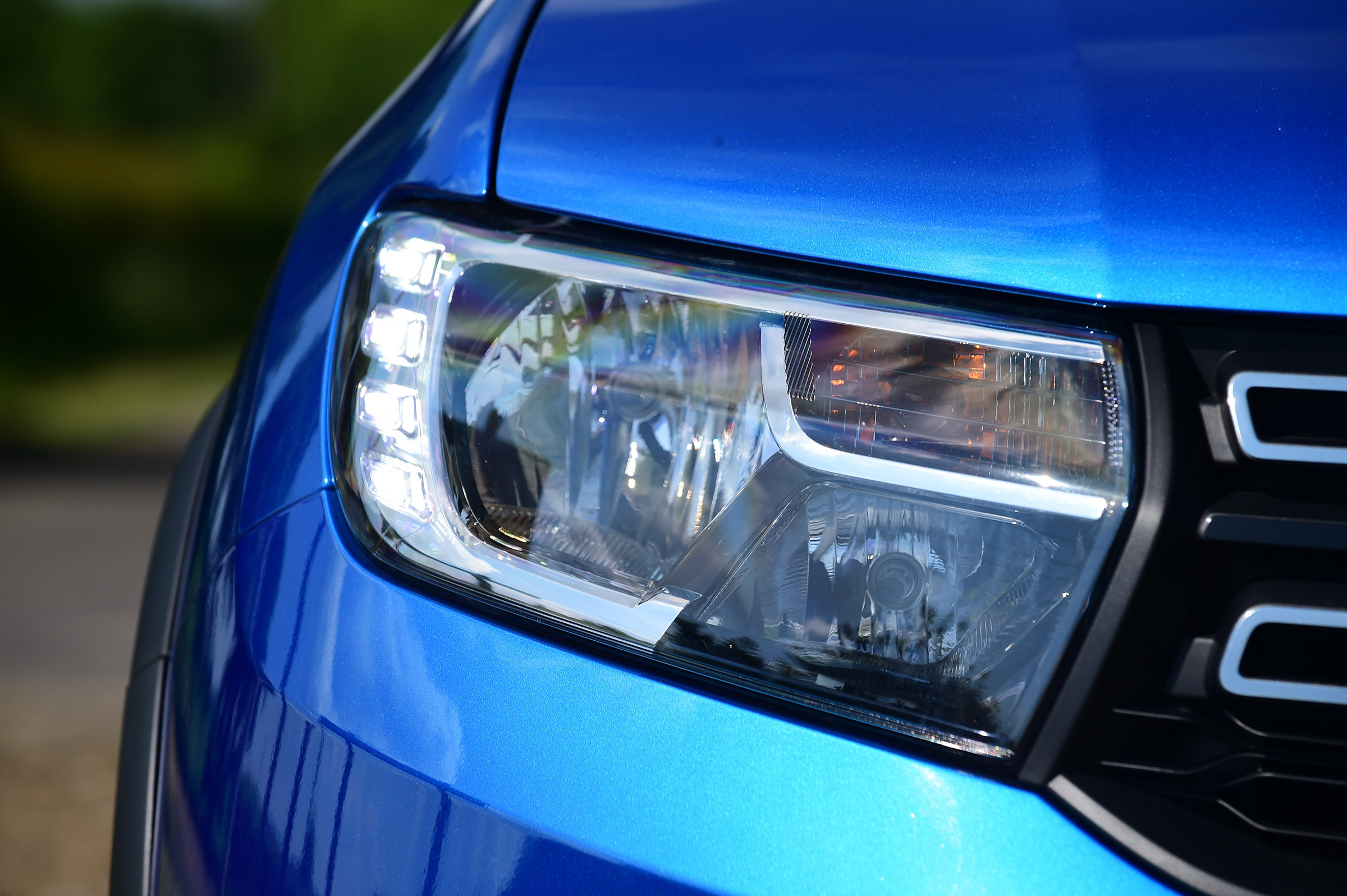 Dacia Logan MCV Stepway - front light detail