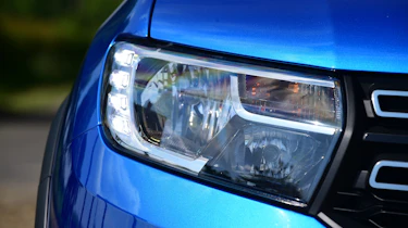 Dacia Logan MCV Stepway - front light detail