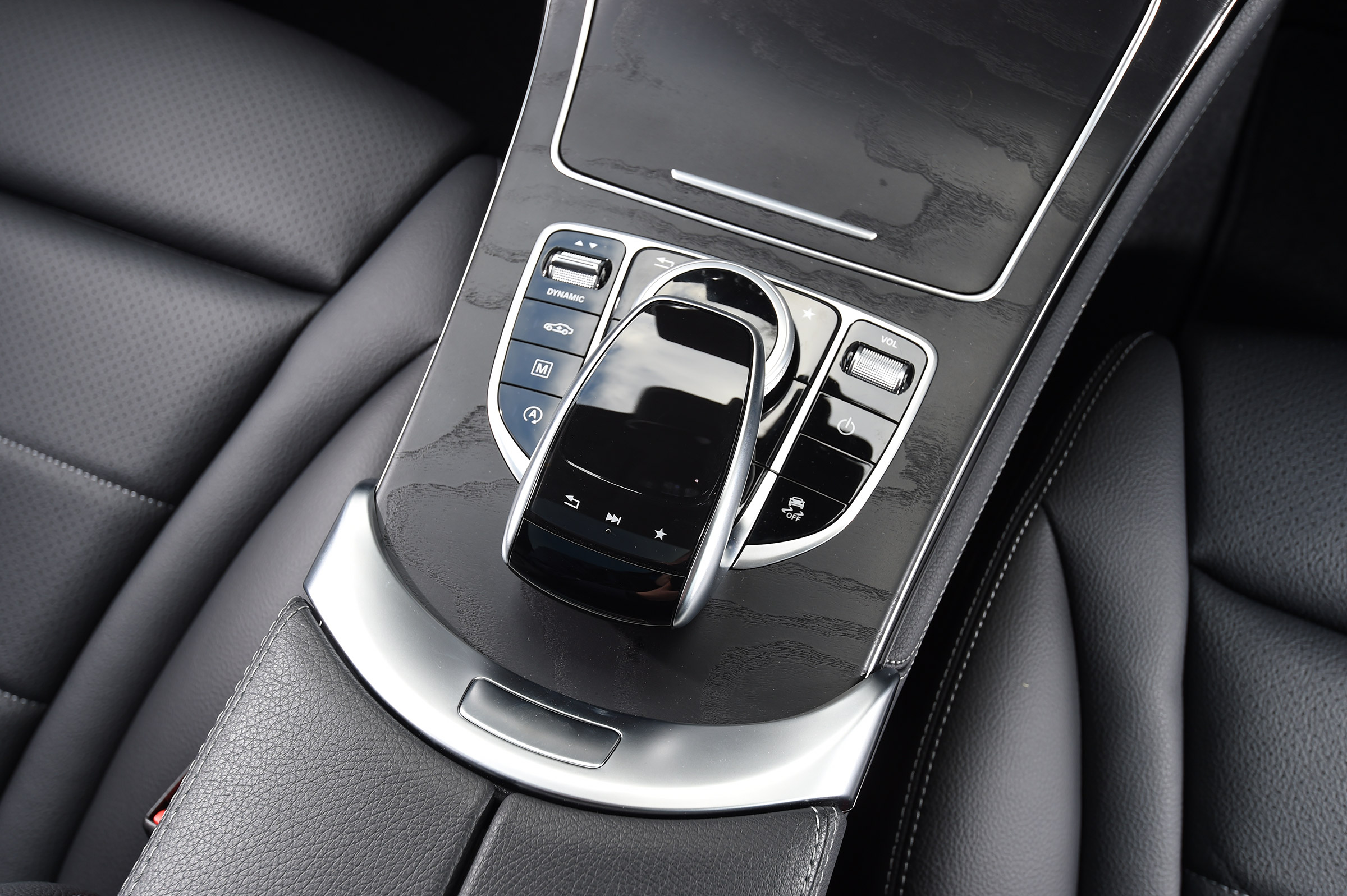 Mercedes GLC 350d - centre console