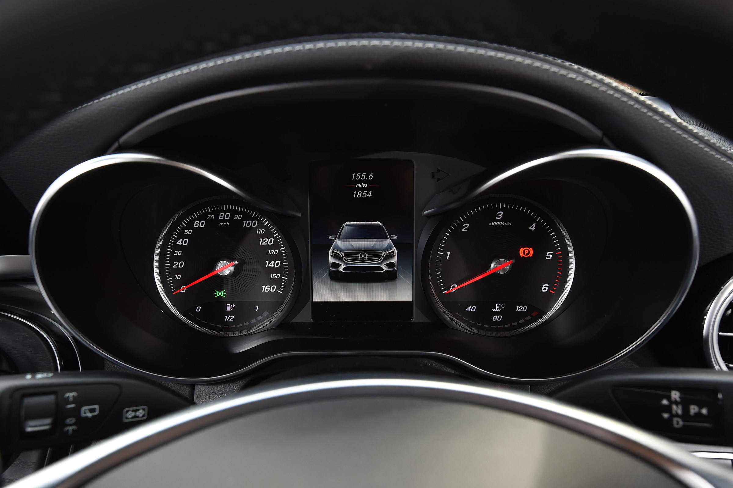Mercedes GLC 350d - dials