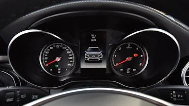 Mercedes GLC 350d - dials