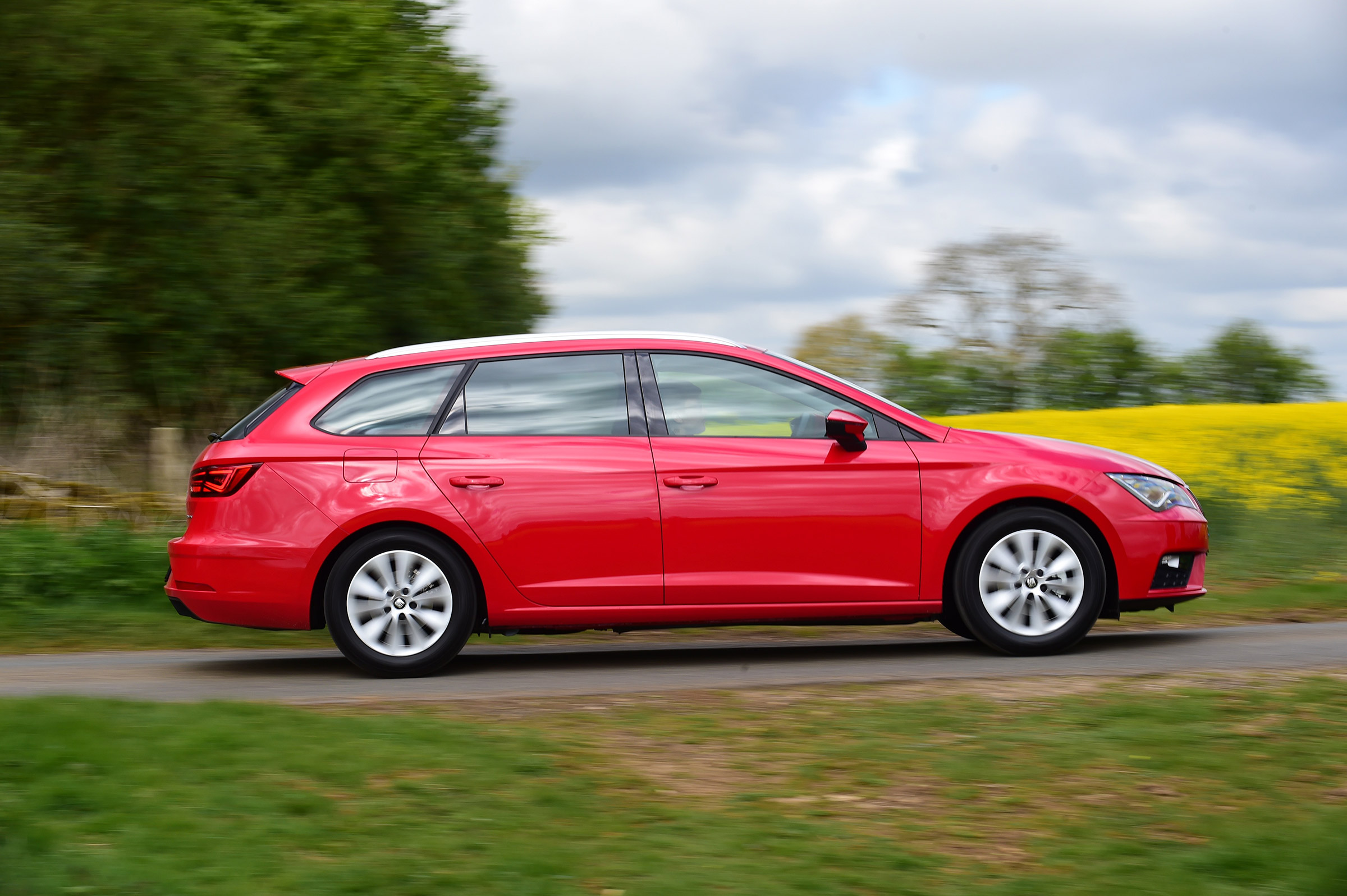 SEAT Leon ST - side