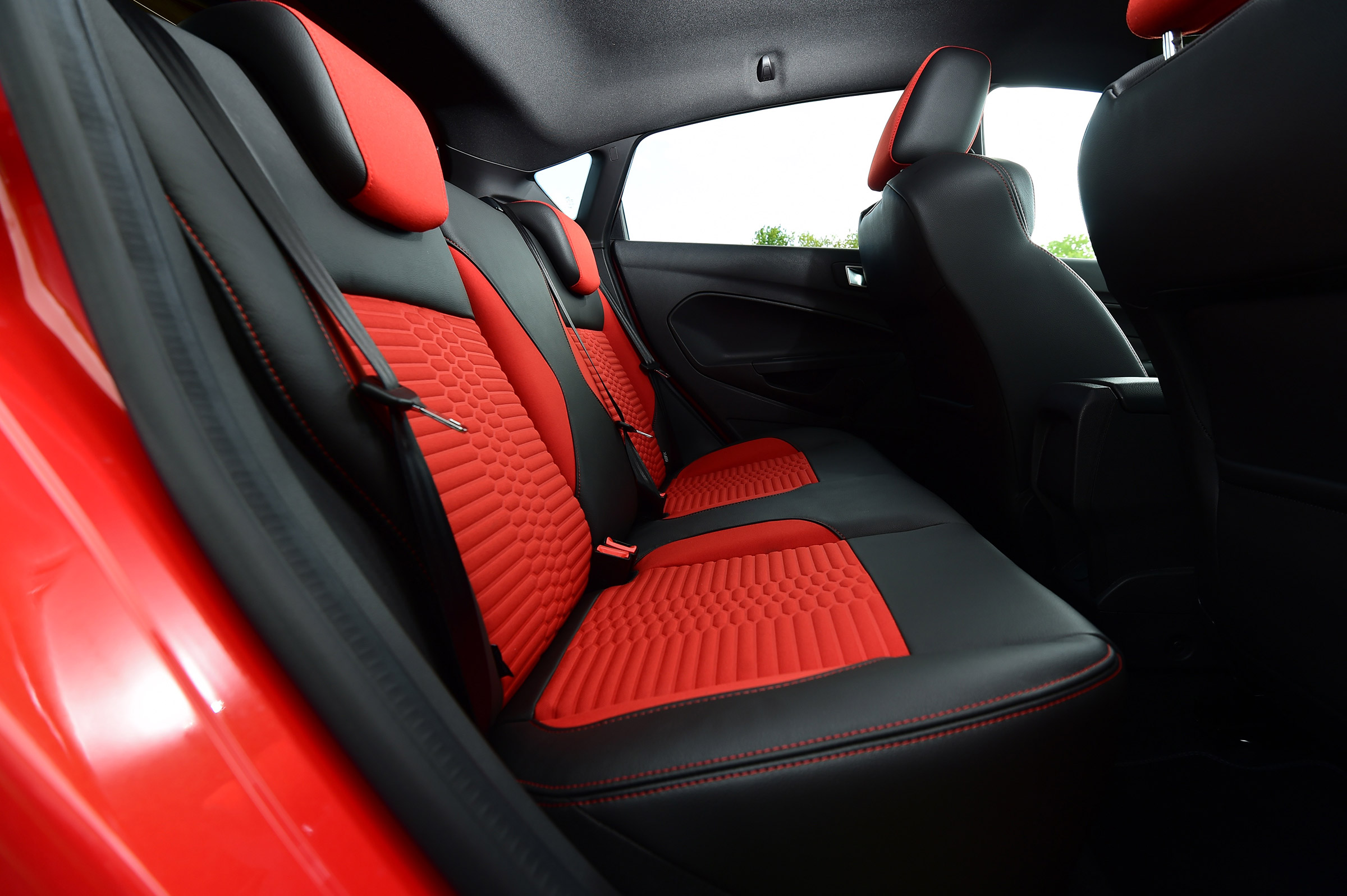 Ford Fiesta ST 5-door - rear seats