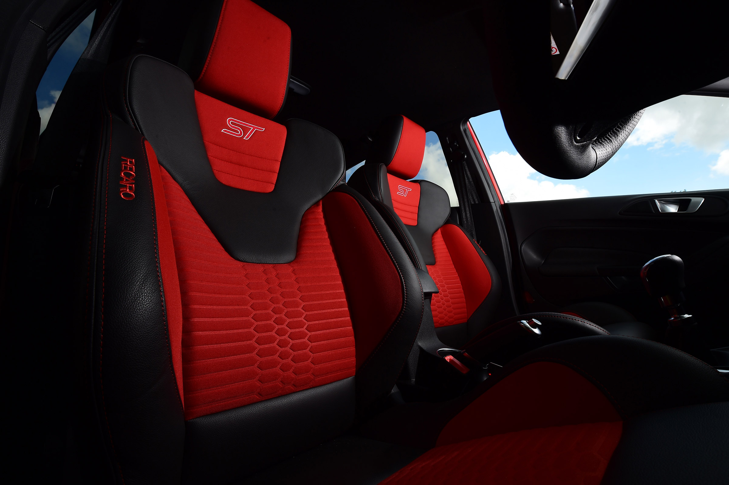 Ford Fiesta ST 5-door - front seats