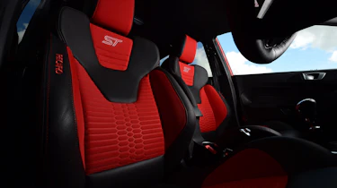 Ford Fiesta ST 5-door - front seats