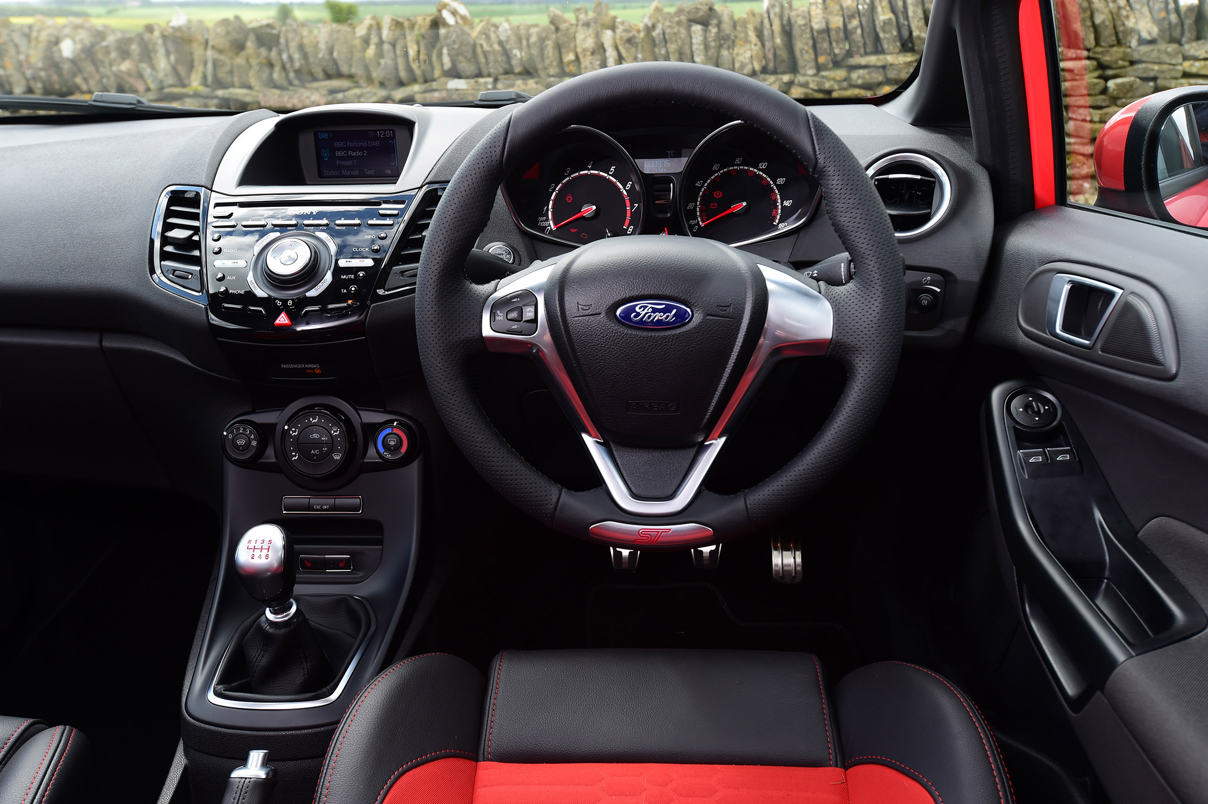 Ford Fiesta ST 5-door - dash