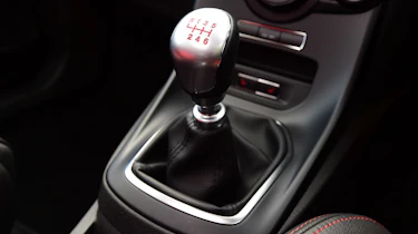 Ford Fiesta ST 5-door - gearstick