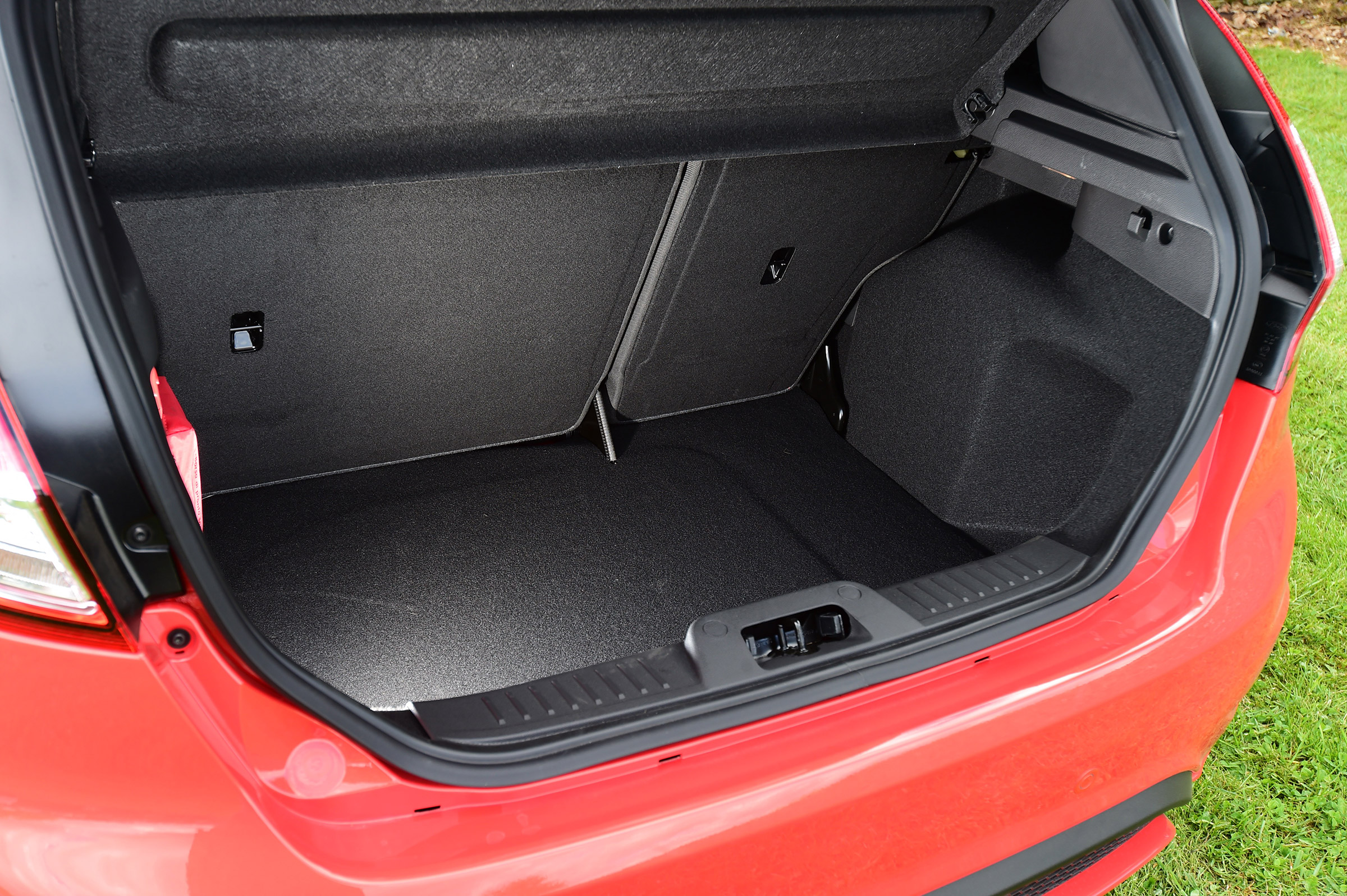Ford Fiesta ST 5-door - boot