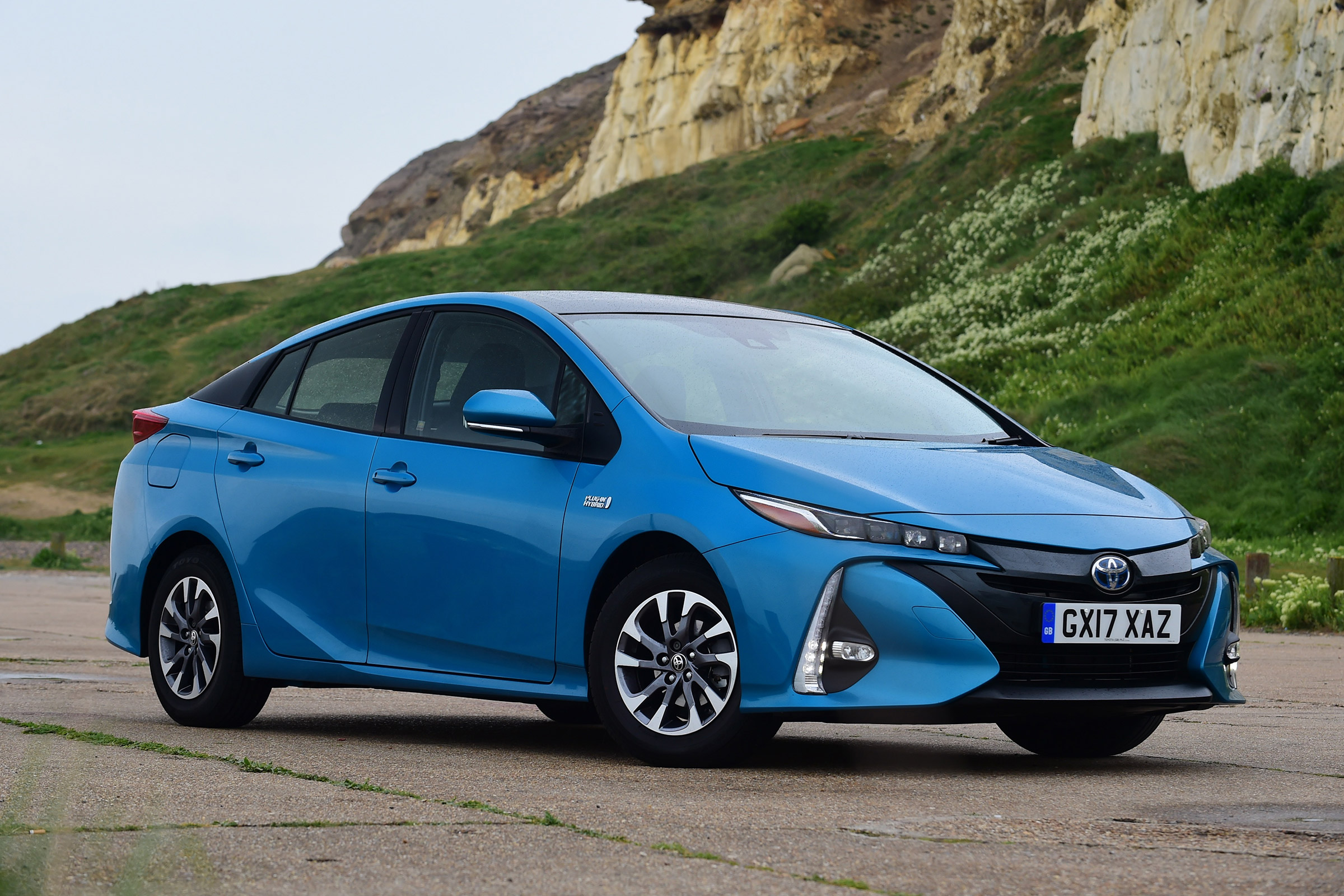 Toyota Prius Plug-in - front static